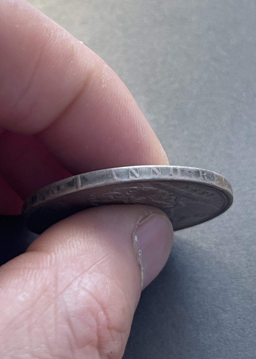 【麦克币章收藏】拍卖第一期 英国1893年披纱马剑克朗大银币，漂亮老包浆，细节不错