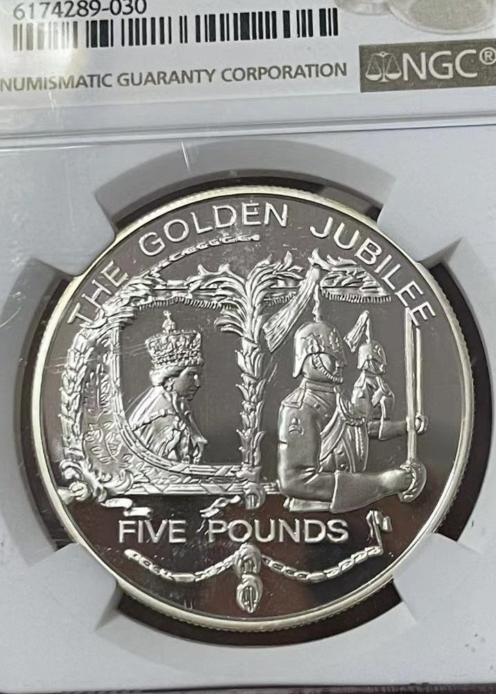 【麦克币章收藏】拍卖第一期 2002年根西岛鎏金£5精制银币，英女王金禧年纪念