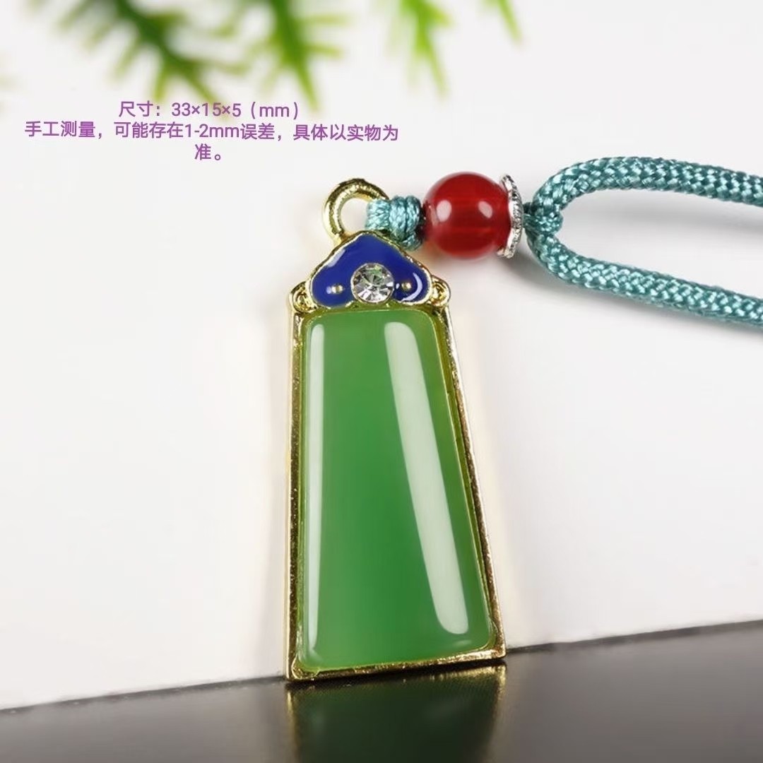 绿玉髓玛瑙 颜值吊坠平安牌