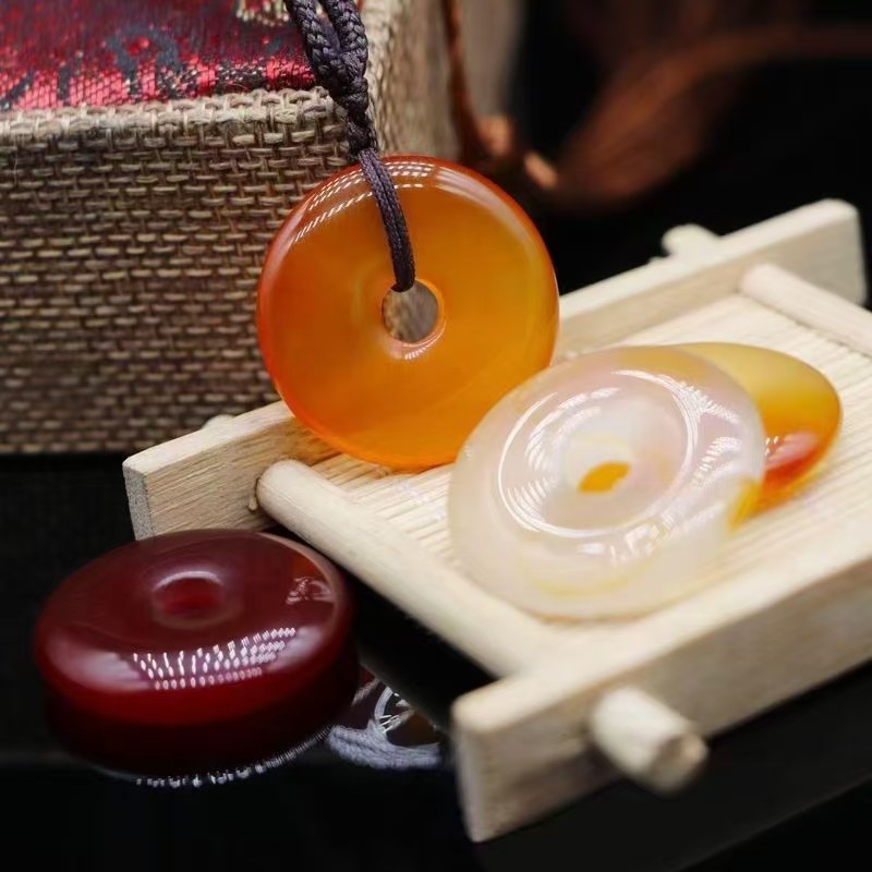 天然巴西橙色玛瑙平安扣吊坠卡30mm