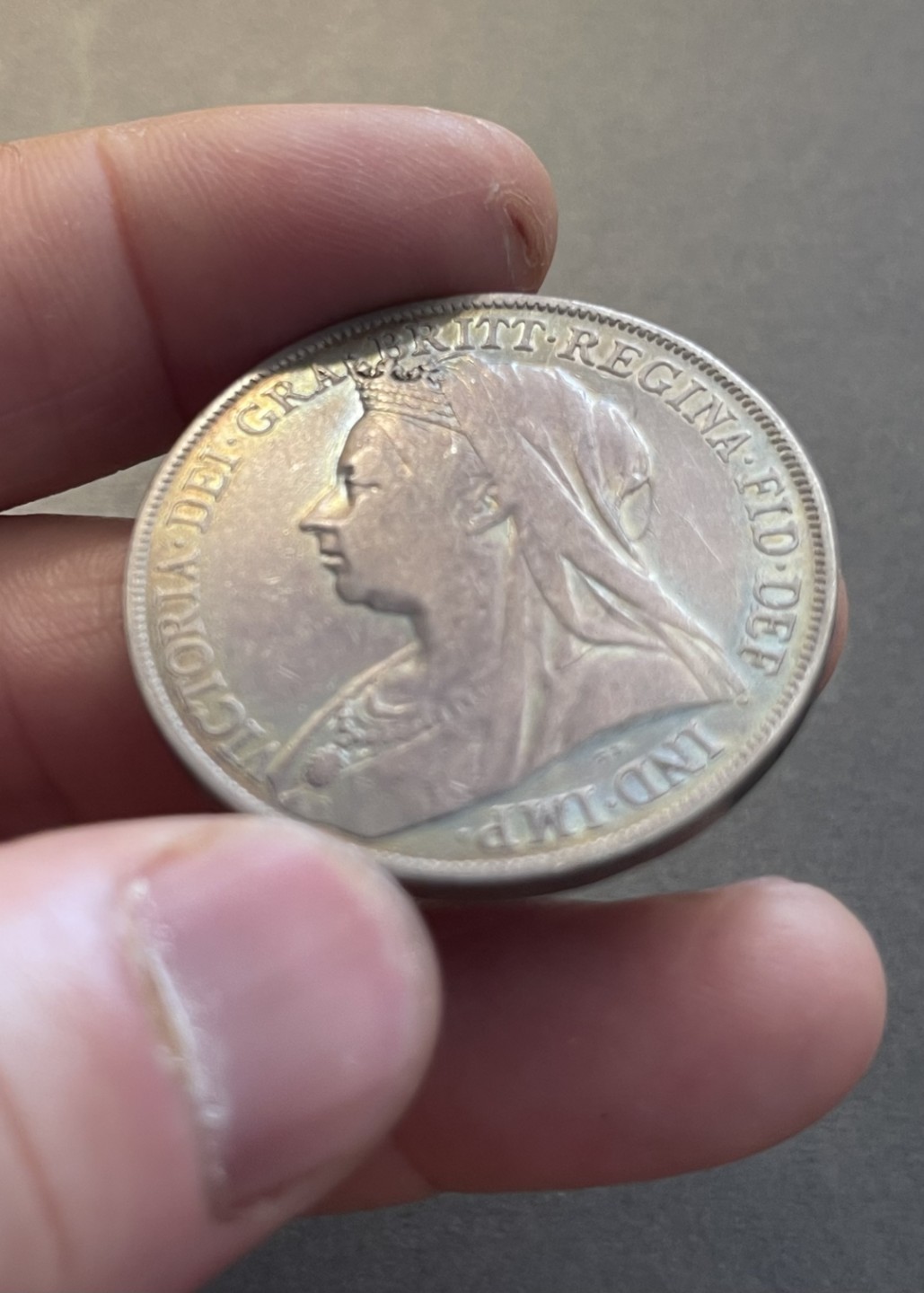 【麦克币章收藏】拍卖第一期 英国1900年披纱马剑克朗 漂亮紫金色彩光