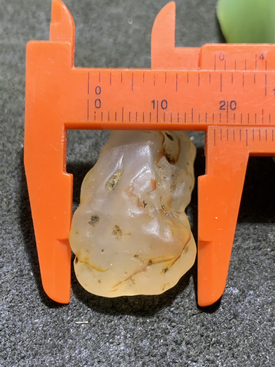 精美天然麻皮阿拉善玛瑙原石一颗
