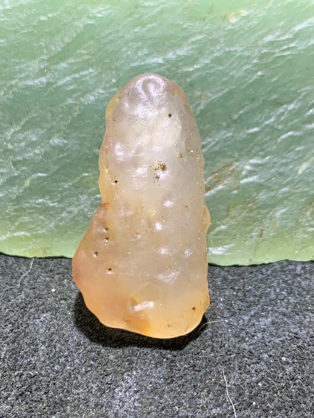 精美天然麻皮阿拉善玛瑙原石一颗