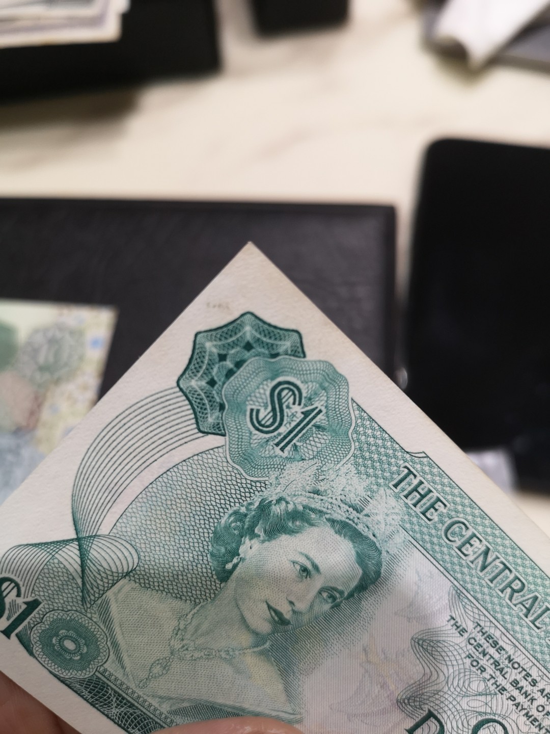 《外钞收藏家》第一百八十七期（本期71件） 1974年巴哈马1刀 全新 左上角一点油墨