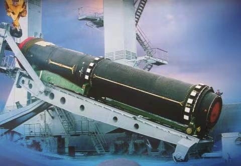 大猫徽章拍卖第196期 大国之矛——苏联潜射导弹大师，苏联海军导弹及火炮局局长鲁哈泽-拉斯蒂斯拉夫同志三武套章。作为这一领域的专家他对4K-10, 3M-20, 4K-75, 3M-40, 3M-65, 3M-37, 3M-55和3M-70导弹系统等的研发！他的每粒勋章都有单独的奖励卡，每粒都是为奖励他研发改进某一款或几款导弹所授予，可谓含金量十足，1988年他被荣升为海军导弹和火炮装备局局长，直至1992年退休。