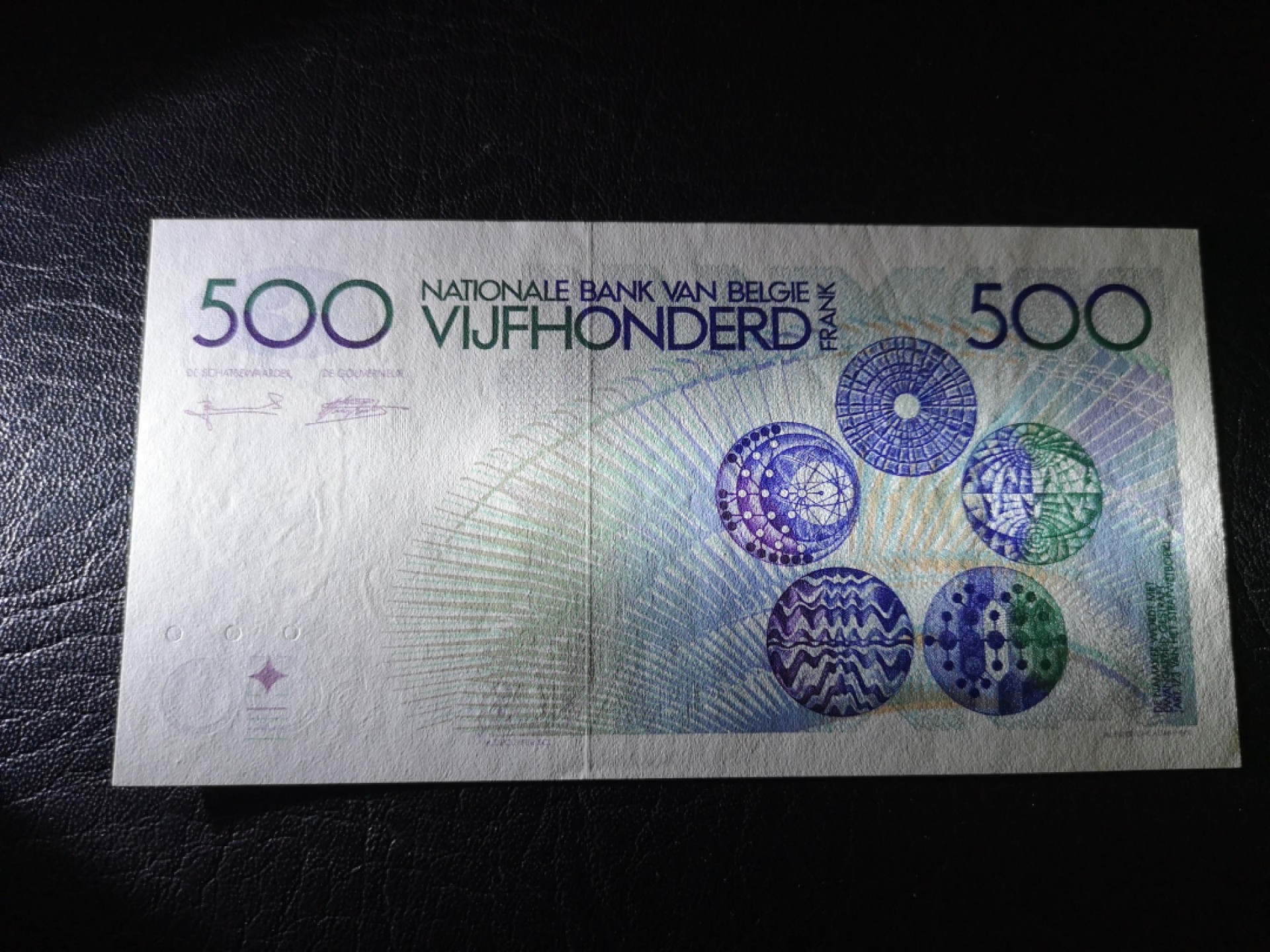 《外钞收藏家》第一百八十七期（本期71件） 比利时倒二版500法郎 全新UNC