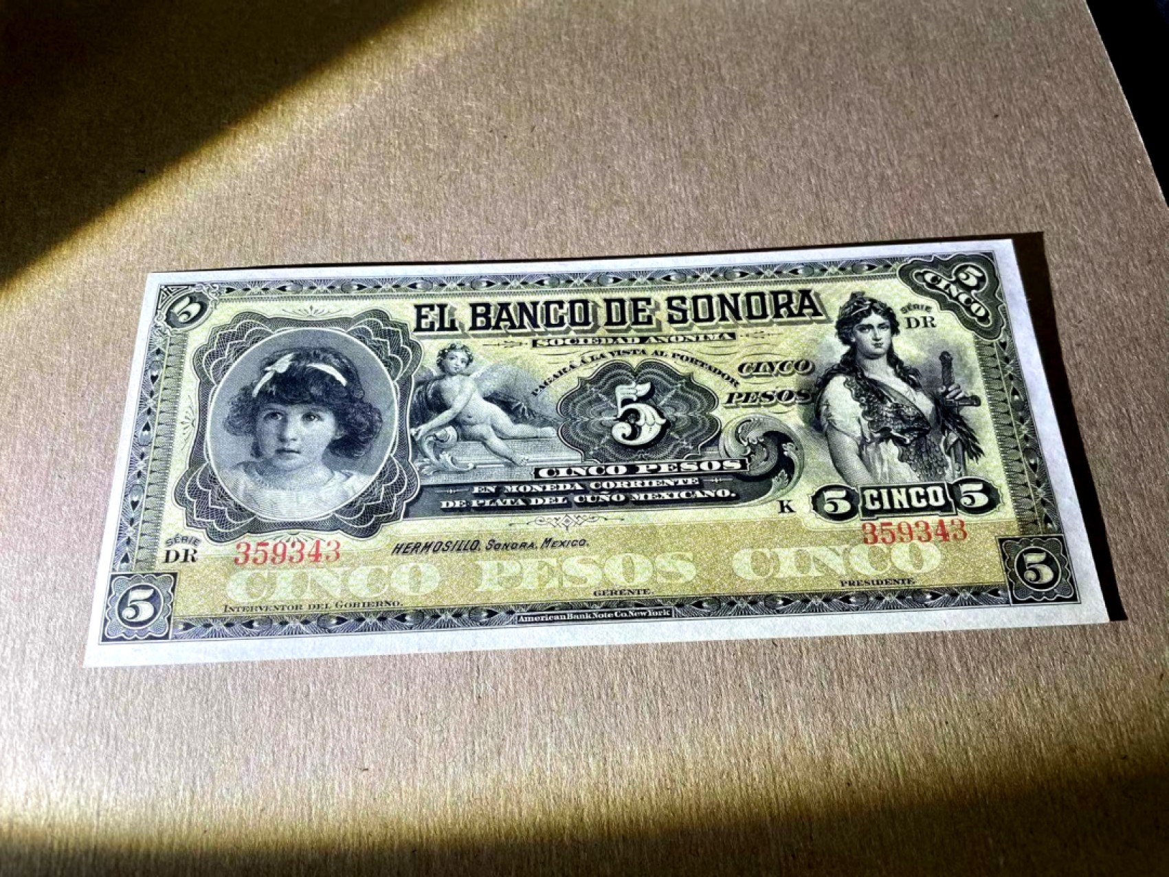 新纪元！【Blue Auction】✨世界纸币精拍第201期【精】   【百年风云】墨西哥 1911年5比索 雕刻非常漂亮 小女孩 天使 执剑女神 全新UNC