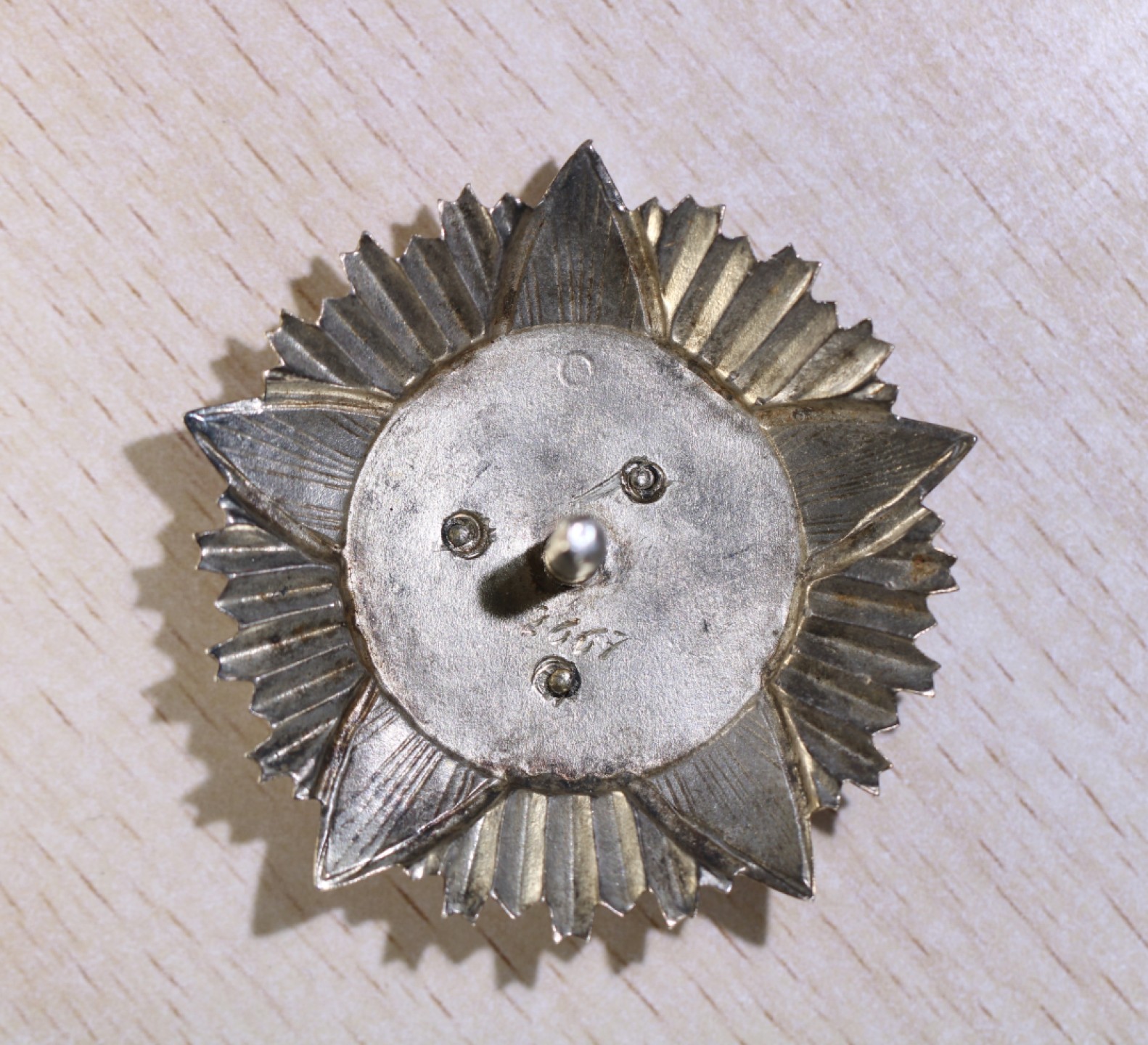 大猫徽章拍卖第196期 蒙古🇲🇳战斗红旗勋章 轮版 珐琅完美 背钉轻微松动 未有任何整修 保持原有状态。