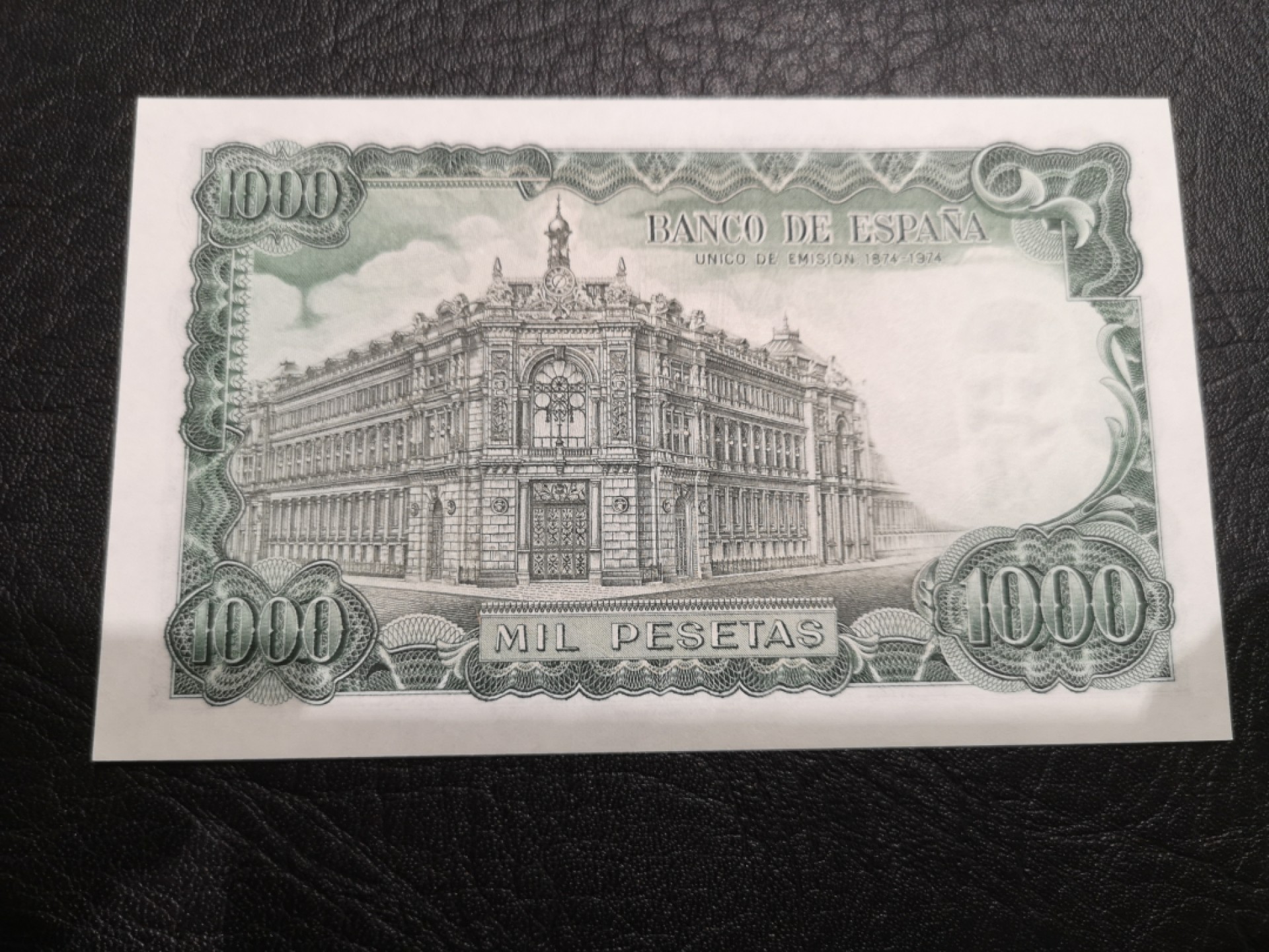 《外钞收藏家》第一百八十七期（本期71件） 1971年西班牙1000比塞塔 有软折 不明显