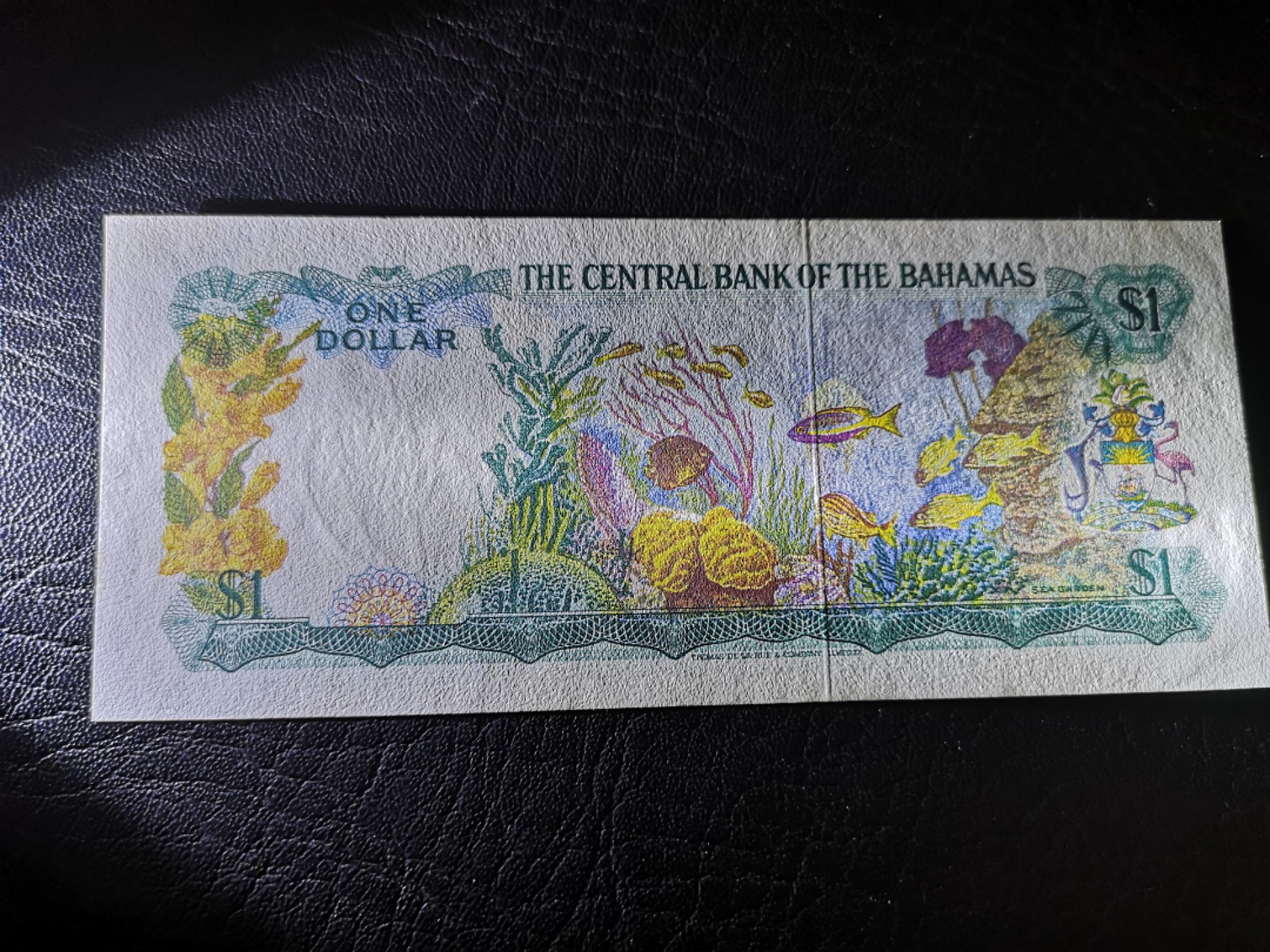 《外钞收藏家》第一百八十七期（本期71件） 1974年巴哈马1刀 全新 左上角一点油墨