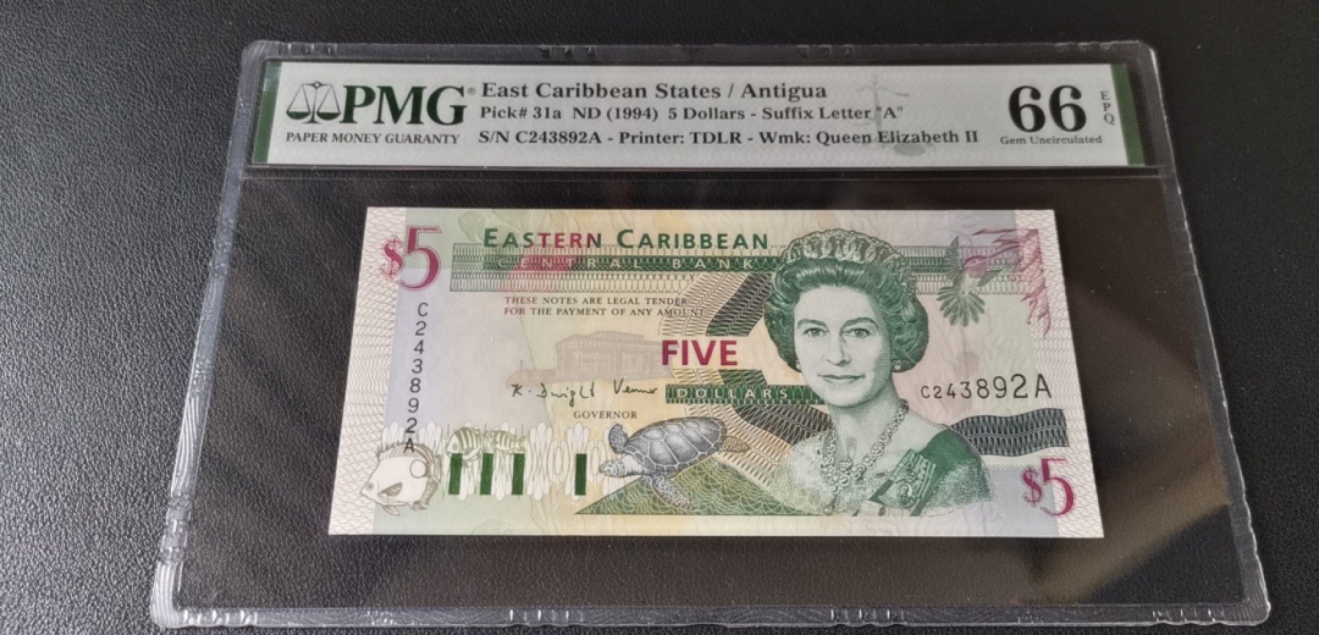 新纪元！【Blue Auction】✨世界纸币精拍第201期【精】   东加勒比 1994年5元 PMG66EPQ  p31a 女王