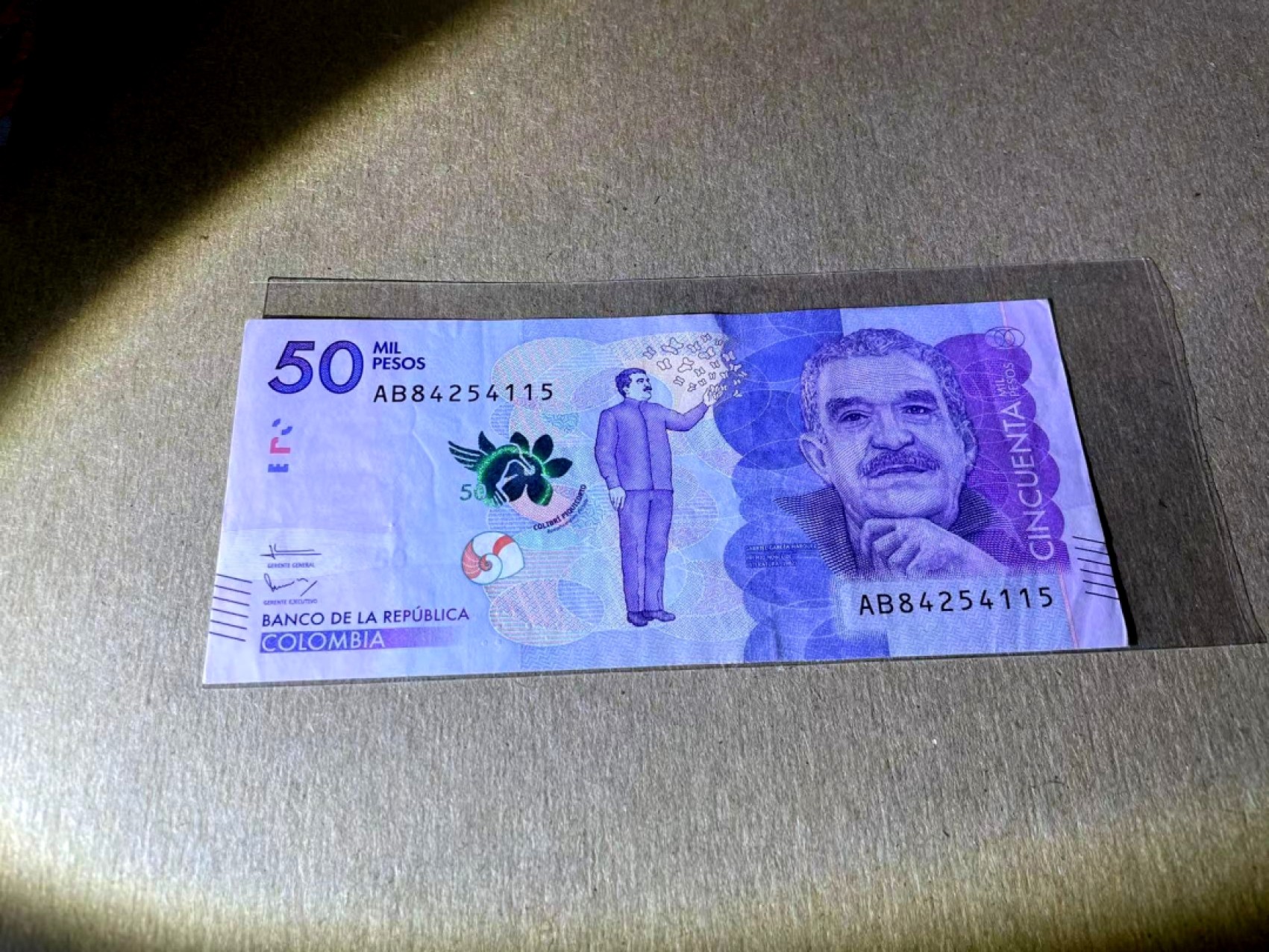 新纪元！【Blue Auction】✨世界纸币精拍第201期【精】   【一组4张】希腊、埃及、哥伦比亚、塞拉利昂纸币一组 3张全新UNC（哥伦比亚品相如图）