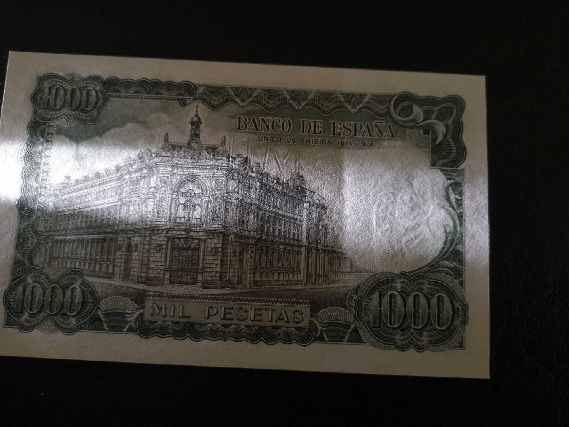 《外钞收藏家》第一百八十七期（本期71件） 1971年西班牙1000比塞塔 有软折 不明显