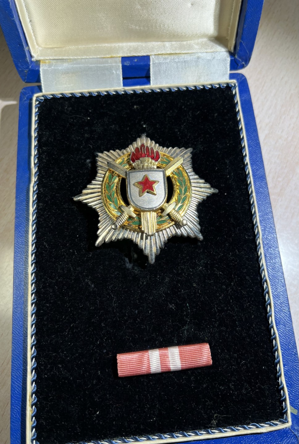 大猫徽章拍卖第196期 南斯拉夫2级军事功勋勋章 原盒 银质好品