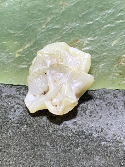精美戈壁筋脉石小原石一颗， - 精美戈壁筋脉石小原石一颗，