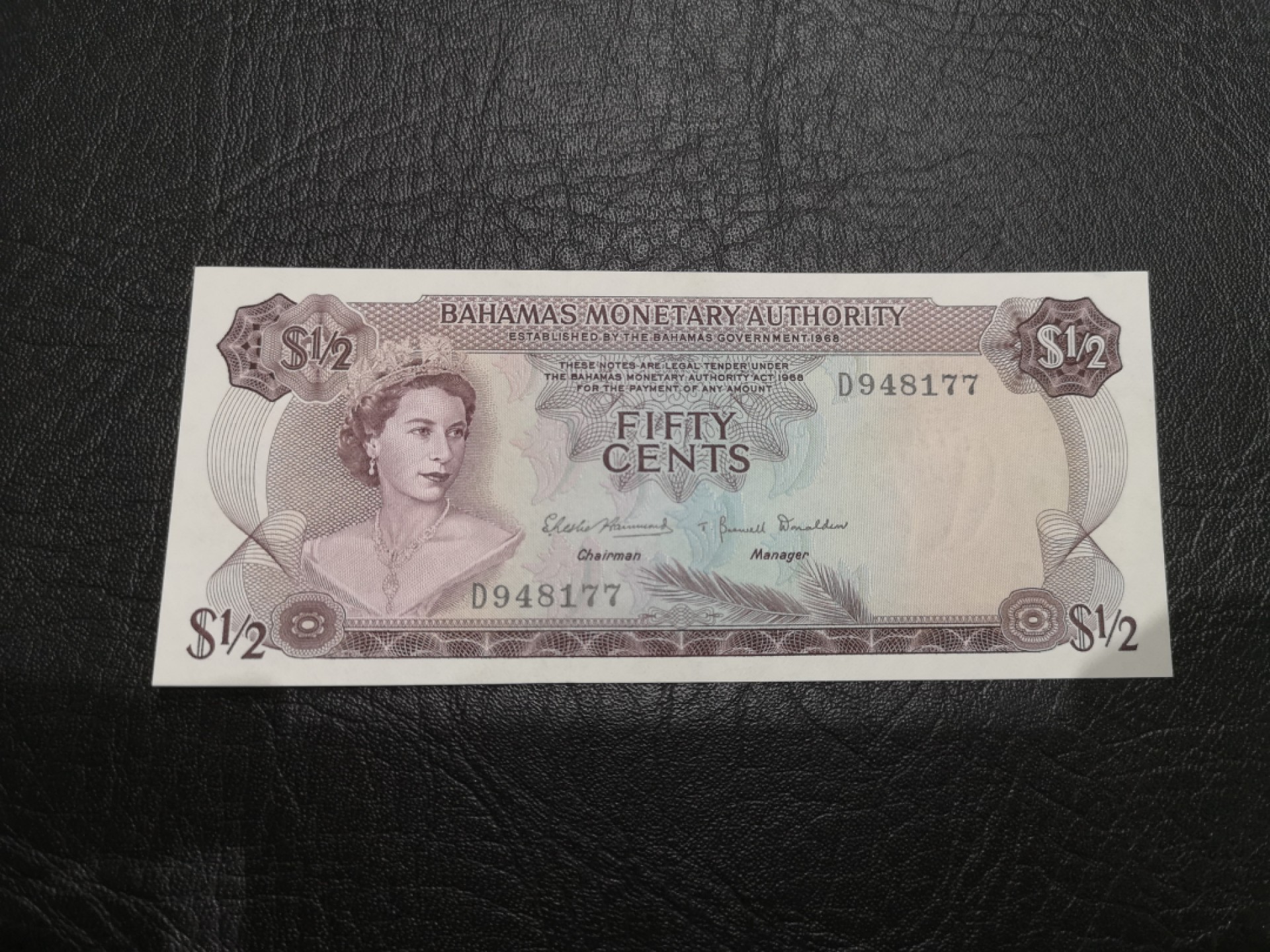 《外钞收藏家》第一百八十七期（本期71件） 1968年巴哈马1/2刀 全新UNC