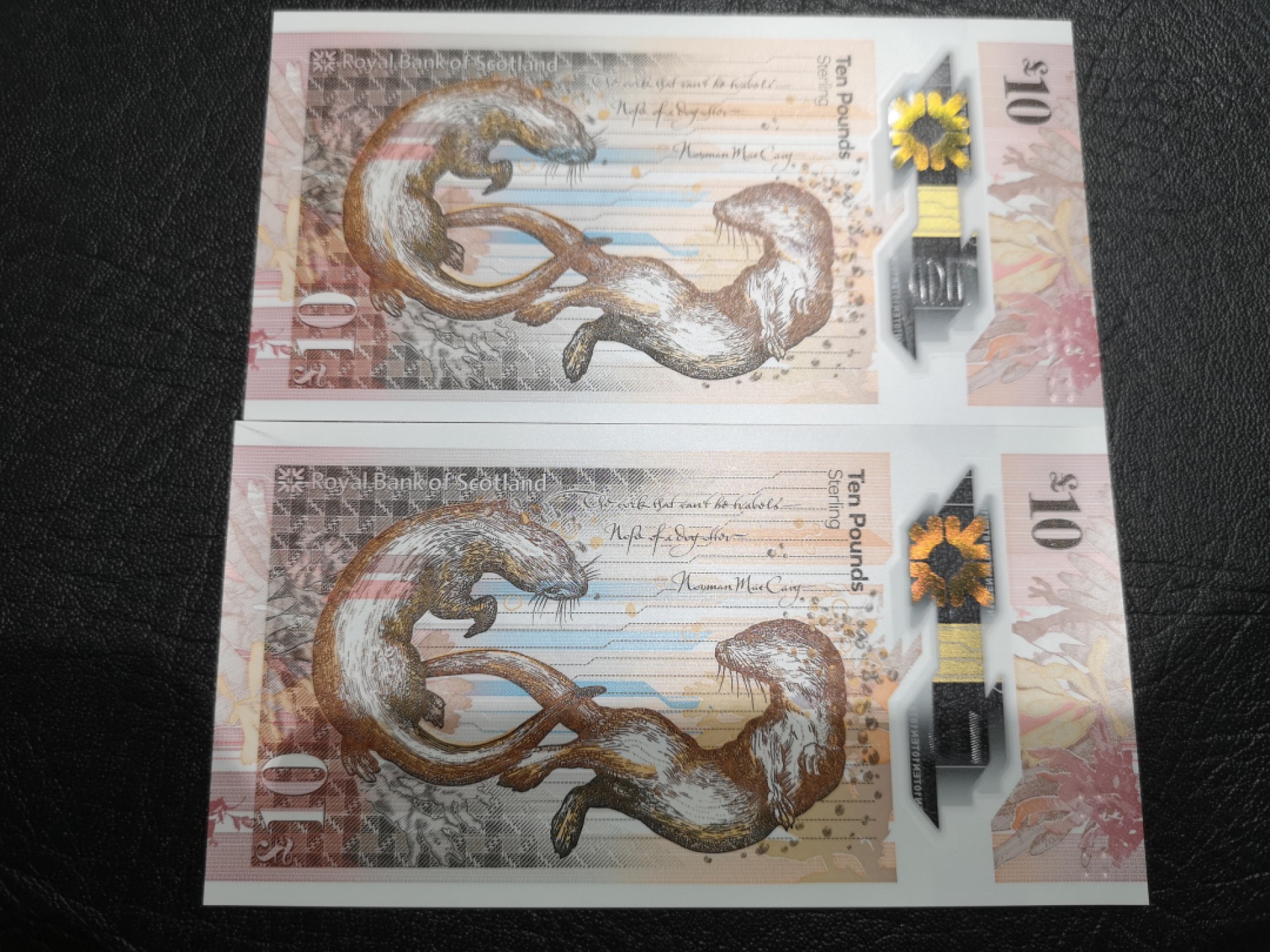 《外钞收藏家》第一百八十七期（本期71件） 2016年苏格兰皇家银行10镑 连号两张 补号 全新 有轻微压痕