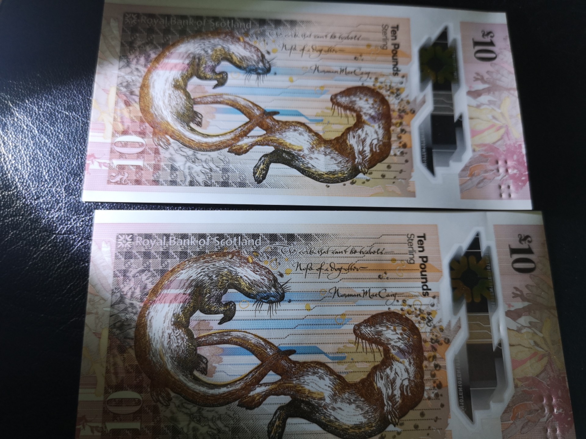 《外钞收藏家》第一百八十七期（本期71件） 2016年苏格兰皇家银行10镑 连号两张 补号 全新 有轻微压痕