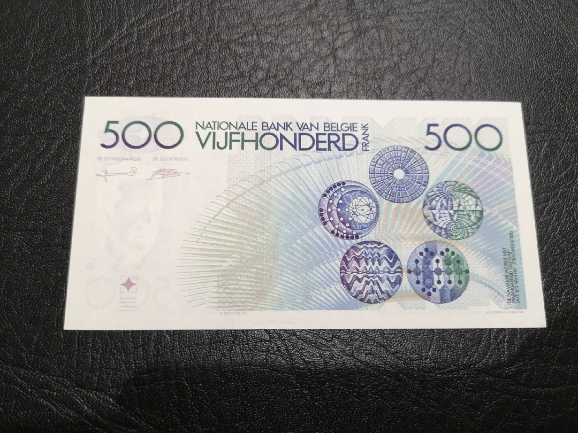 《外钞收藏家》第一百八十七期（本期71件） 比利时倒二版500法郎 全新UNC