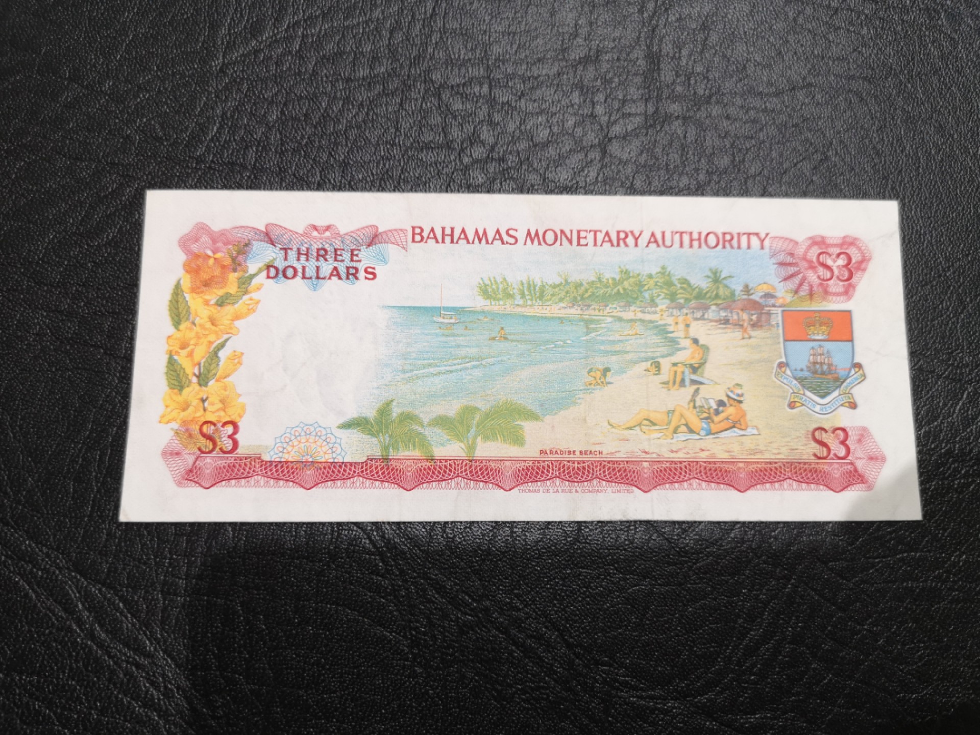 《外钞收藏家》第一百八十七期（本期71件） 1968年巴哈马3刀 近全新 边角有点瑕疵 不太干净