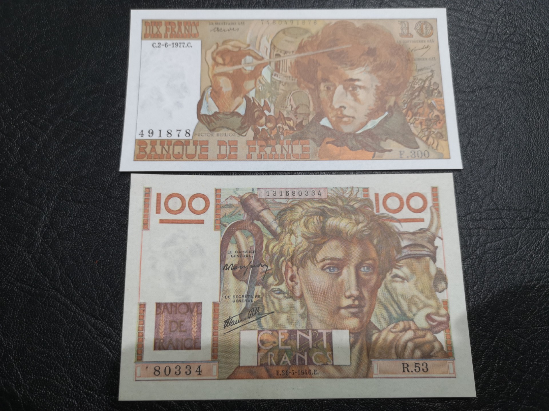 《外钞收藏家》第一百八十七期（本期71件） 1946年100法郎 AU+1977年10法郎 全新