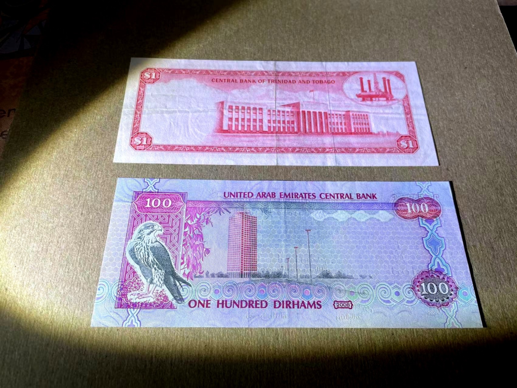 新纪元！【Blue Auction】✨世界纸币精拍第201期【精】   【一组2张】阿联酋早期版本100迪拉姆 AU&特立尼达和多巴哥 1964年1元 戎装女王 品相如图