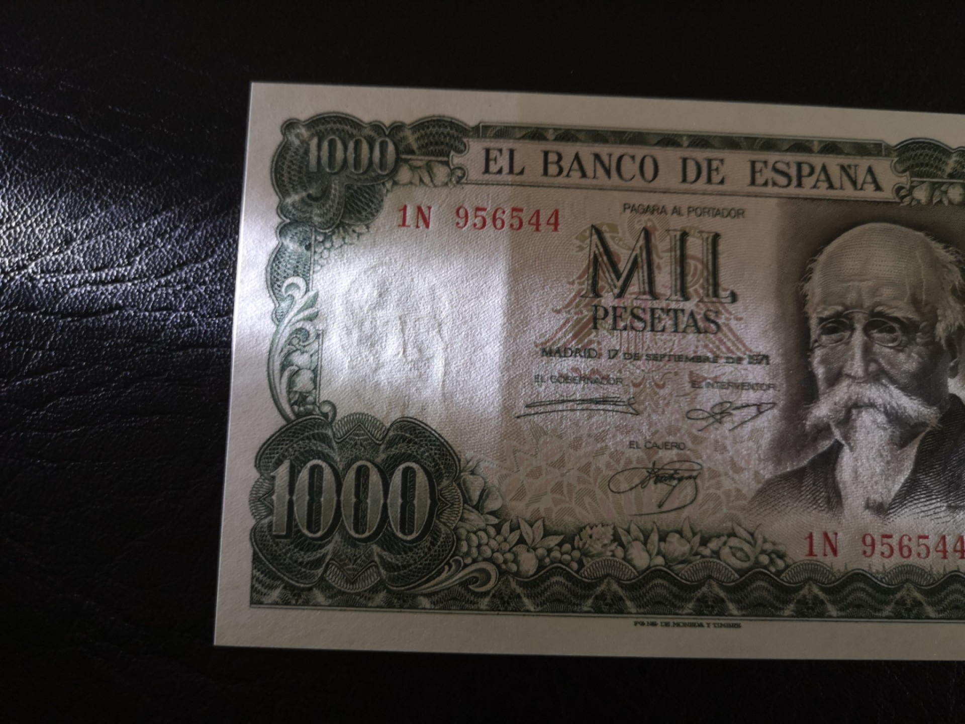 《外钞收藏家》第一百八十七期（本期71件） 1971年西班牙1000比塞塔 有软折 不明显