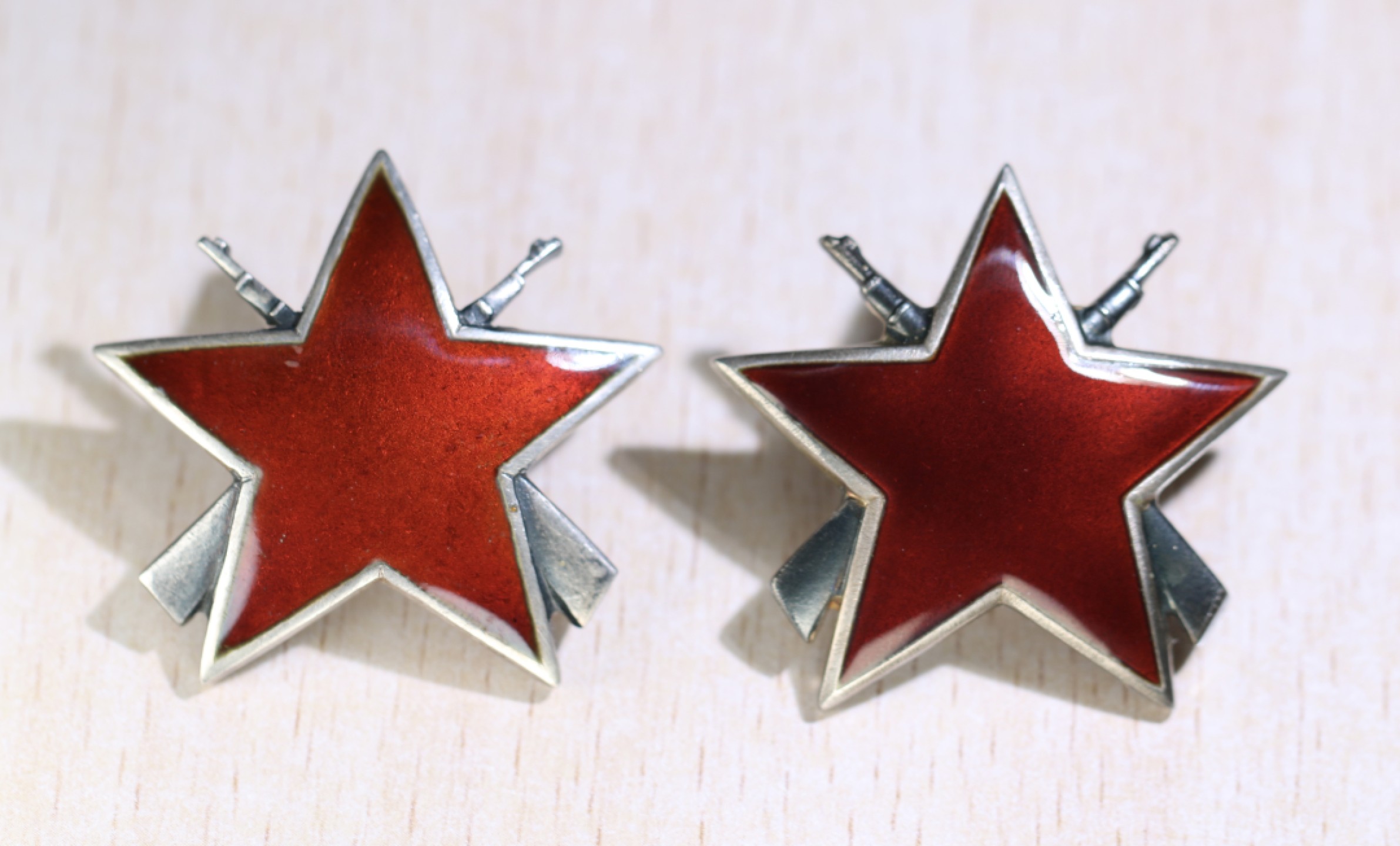 大猫徽章拍卖第196期 南斯拉夫游击队之星三级一组 萨版和苏版 