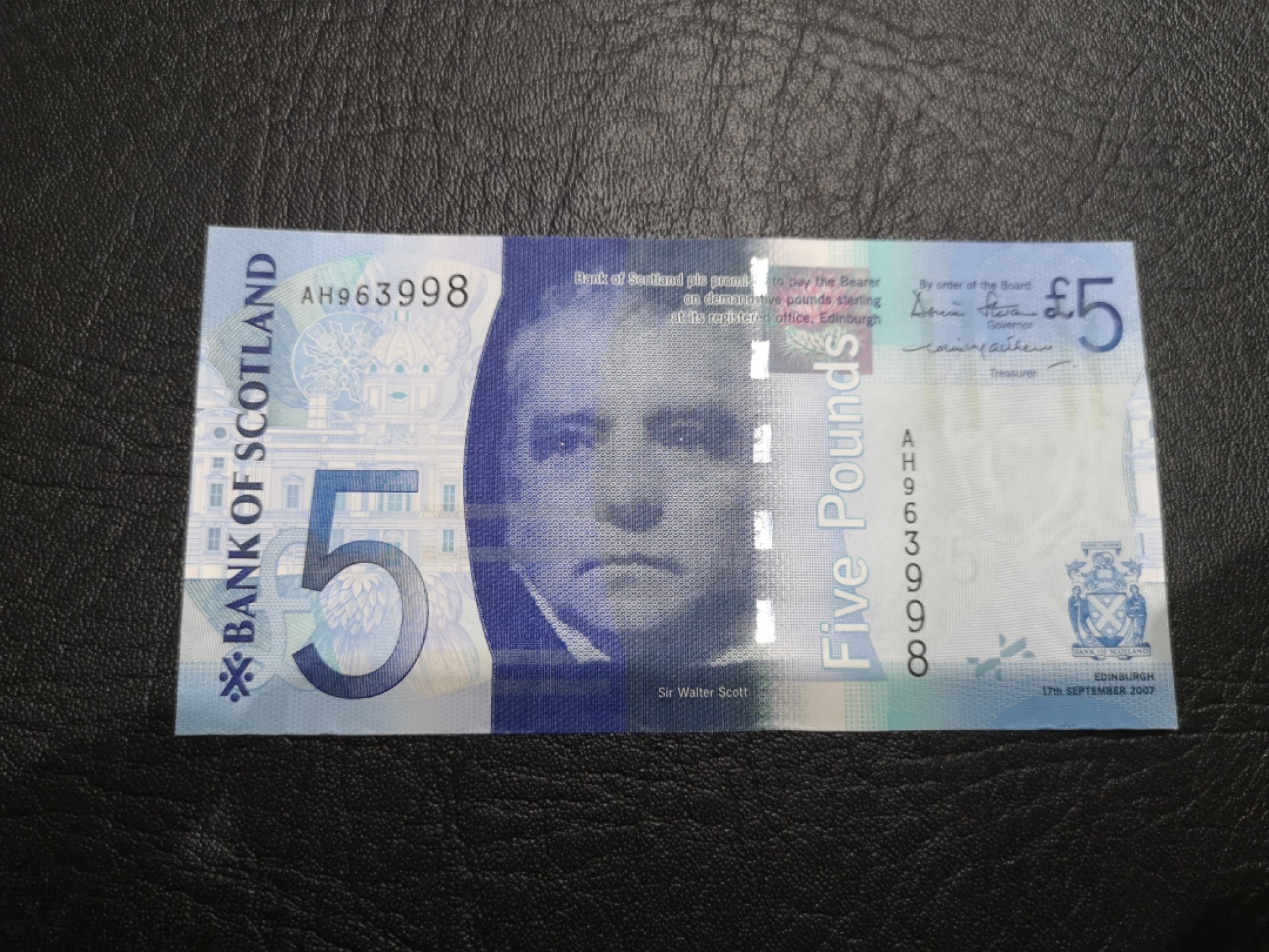 《外钞收藏家》第一百八十七期（本期71件） 2007年苏格兰5镑 全新UNC 无47尾8