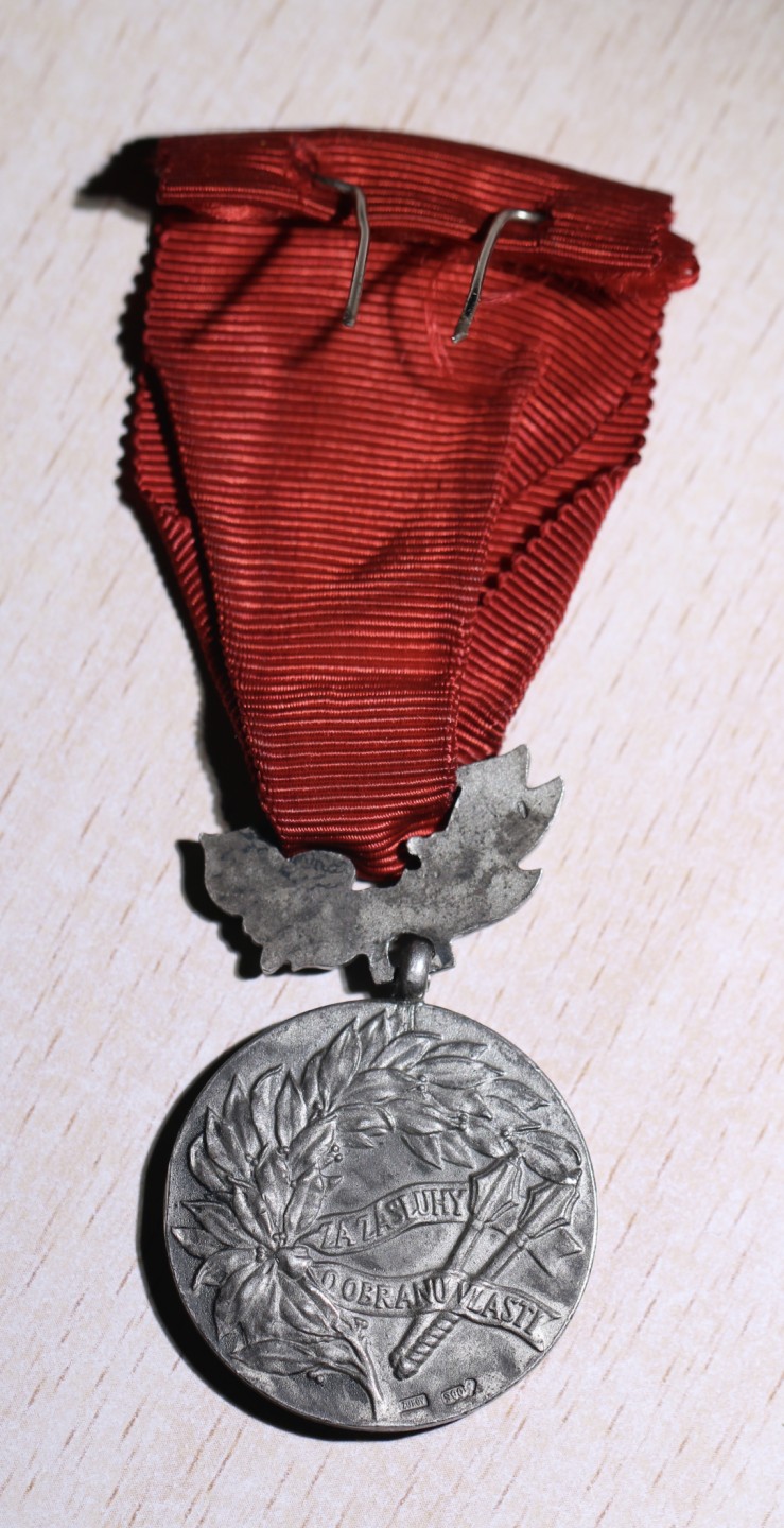 大猫徽章拍卖第196期 捷克斯洛伐克第一共和国本土防御奖章，为抵御德军所发，时间极短，存世量少。纯银制作，带厂标和银标