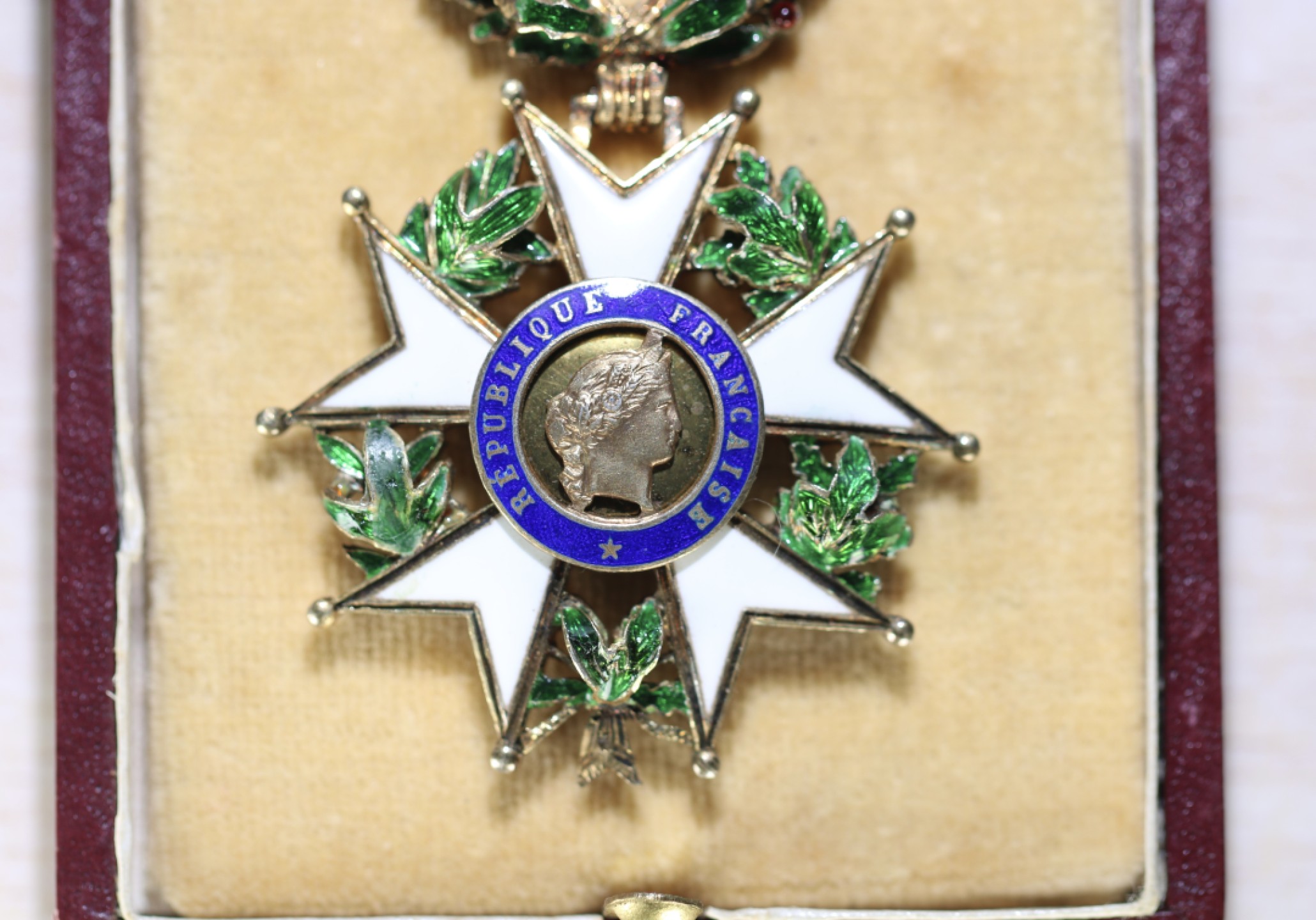 大猫徽章拍卖第196期 法国🇫🇷荣誉军团勋章骑士级 第四共和 银质镀金，精美 宽边立体珐琅