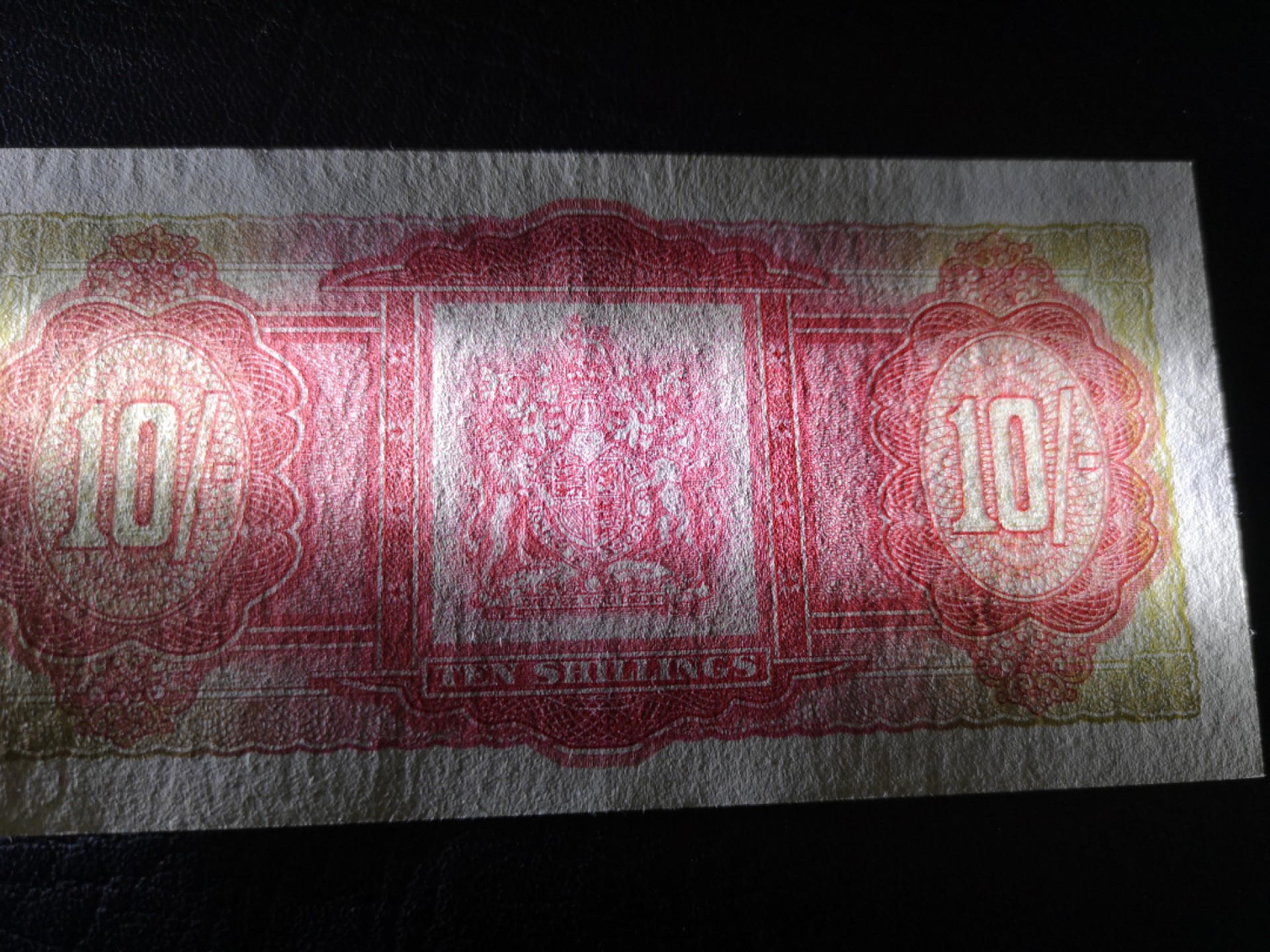 《外钞收藏家》第一百八十七期（本期71件） 1957年百慕大10先令 AU品相 有不明显的折