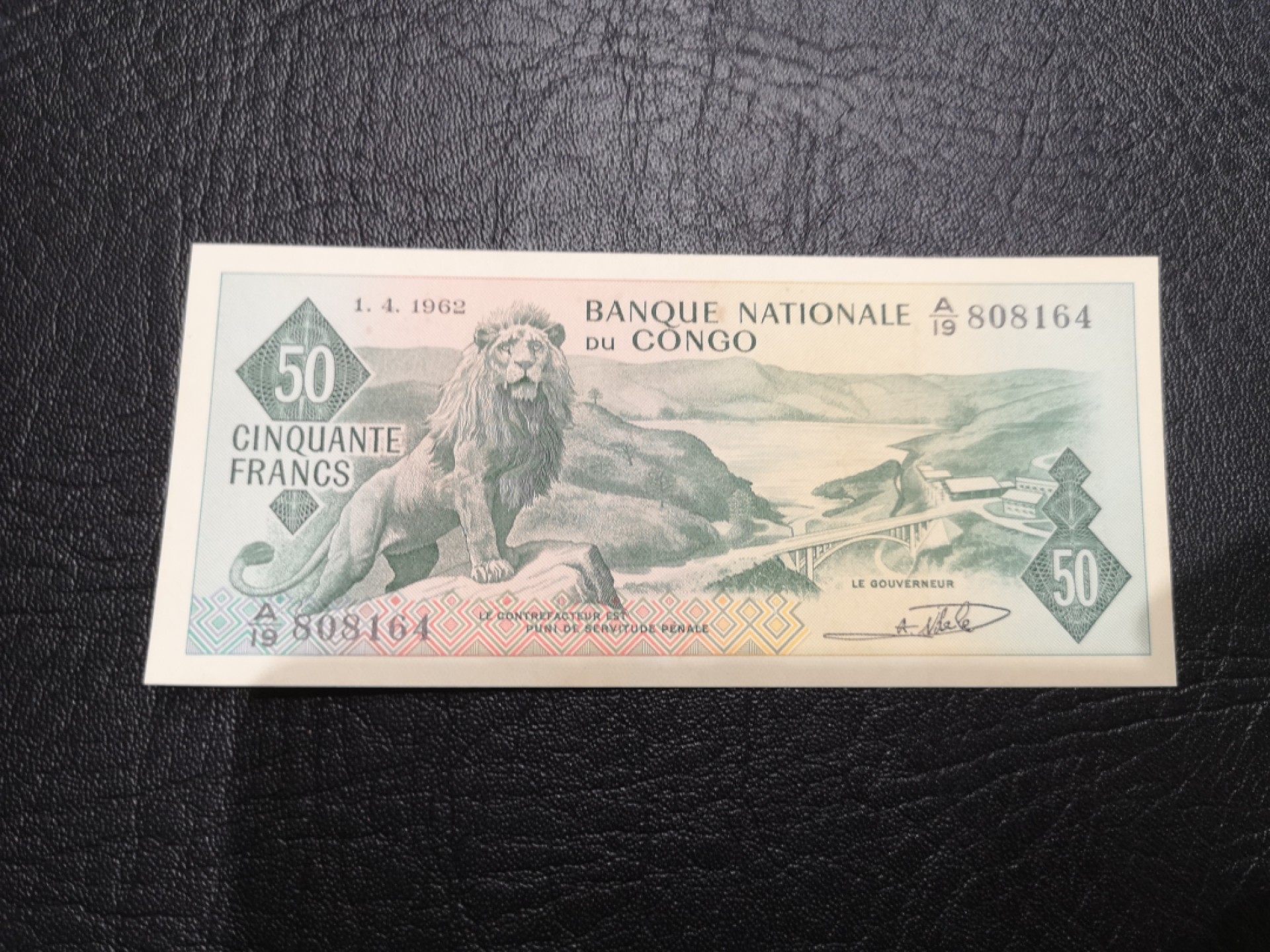 《外钞收藏家》第一百八十七期（本期71件） 1962年刚果50法郎 AU品相