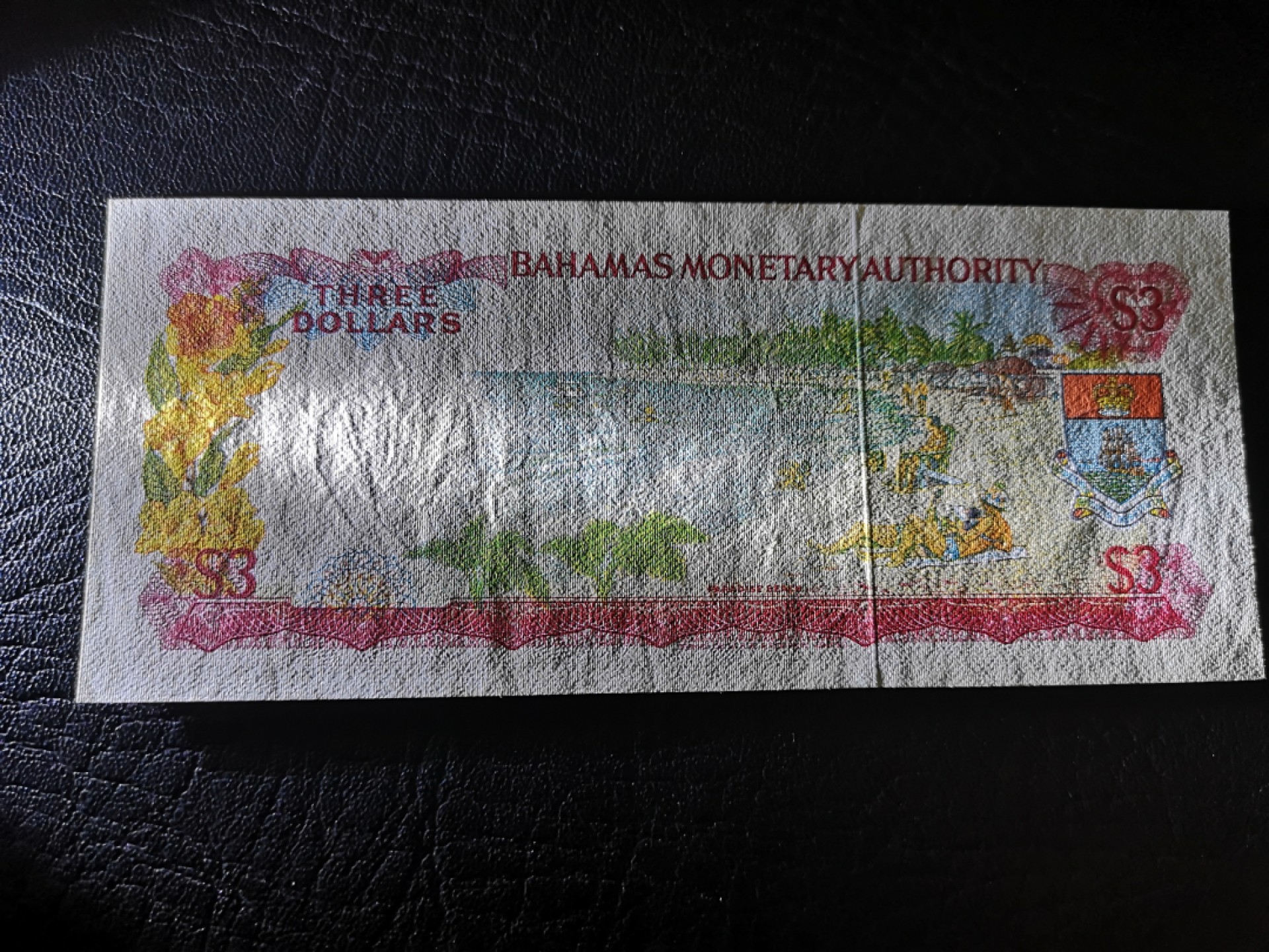 《外钞收藏家》第一百八十七期（本期71件） 1968年巴哈马3刀 近全新 边角有点瑕疵 不太干净