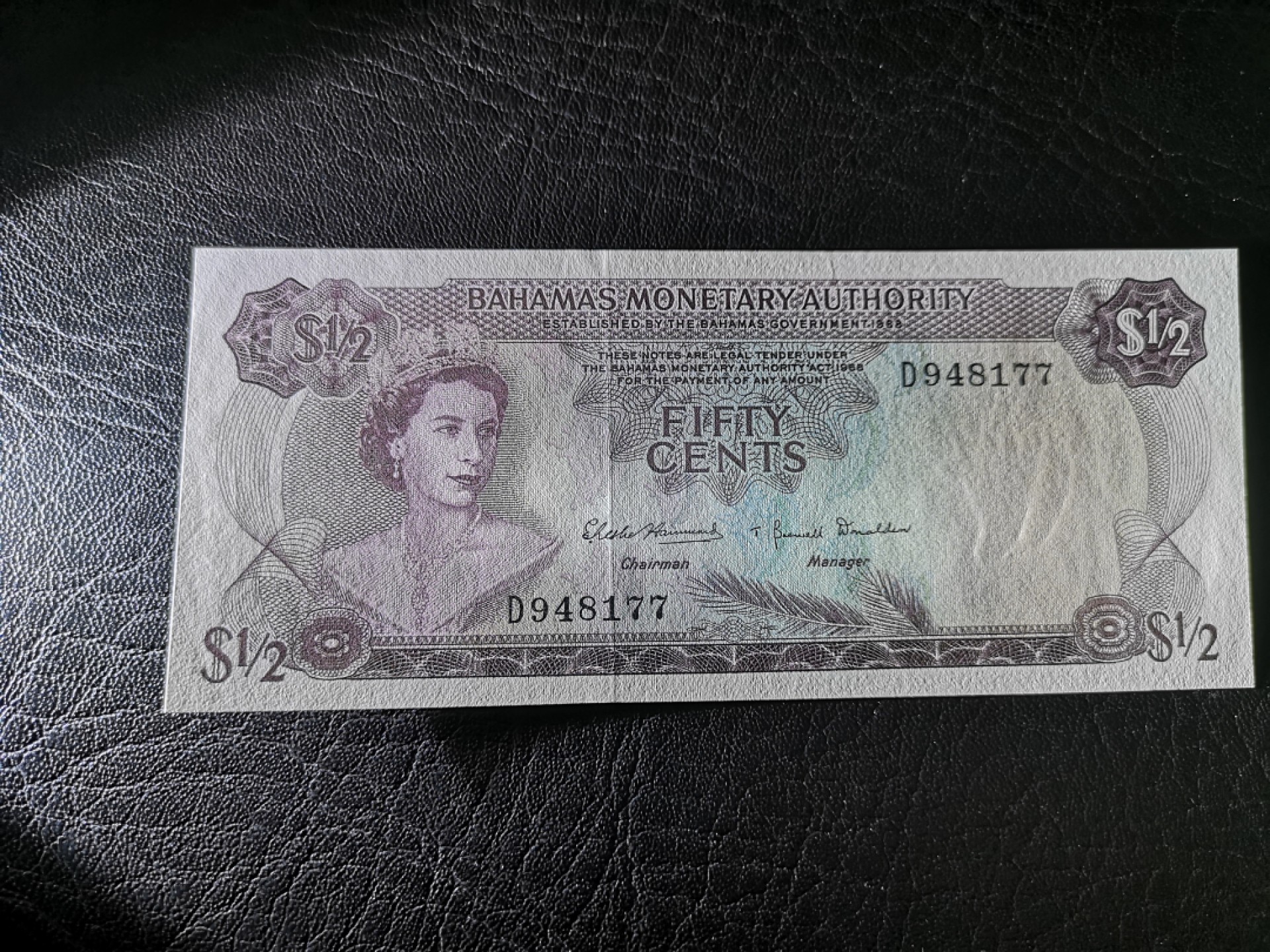 《外钞收藏家》第一百八十七期（本期71件） 1968年巴哈马1/2刀 全新UNC