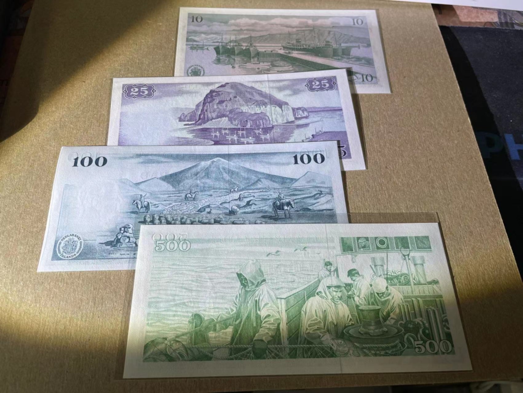 新纪元！【Blue Auction】✨世界纸币精拍第201期【精】   【一组4张】冰岛 1961年10-500克朗 全新UNC