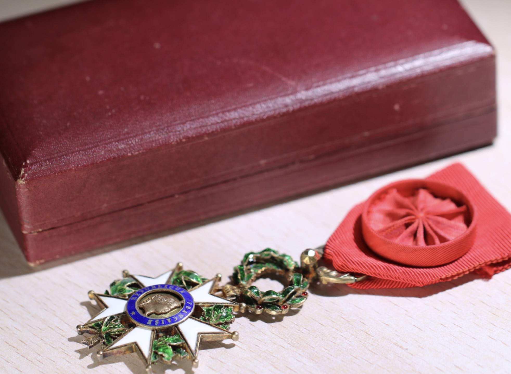 大猫徽章拍卖第196期 法国🇫🇷荣誉军团勋章骑士级 第四共和 银质镀金，精美 宽边立体珐琅