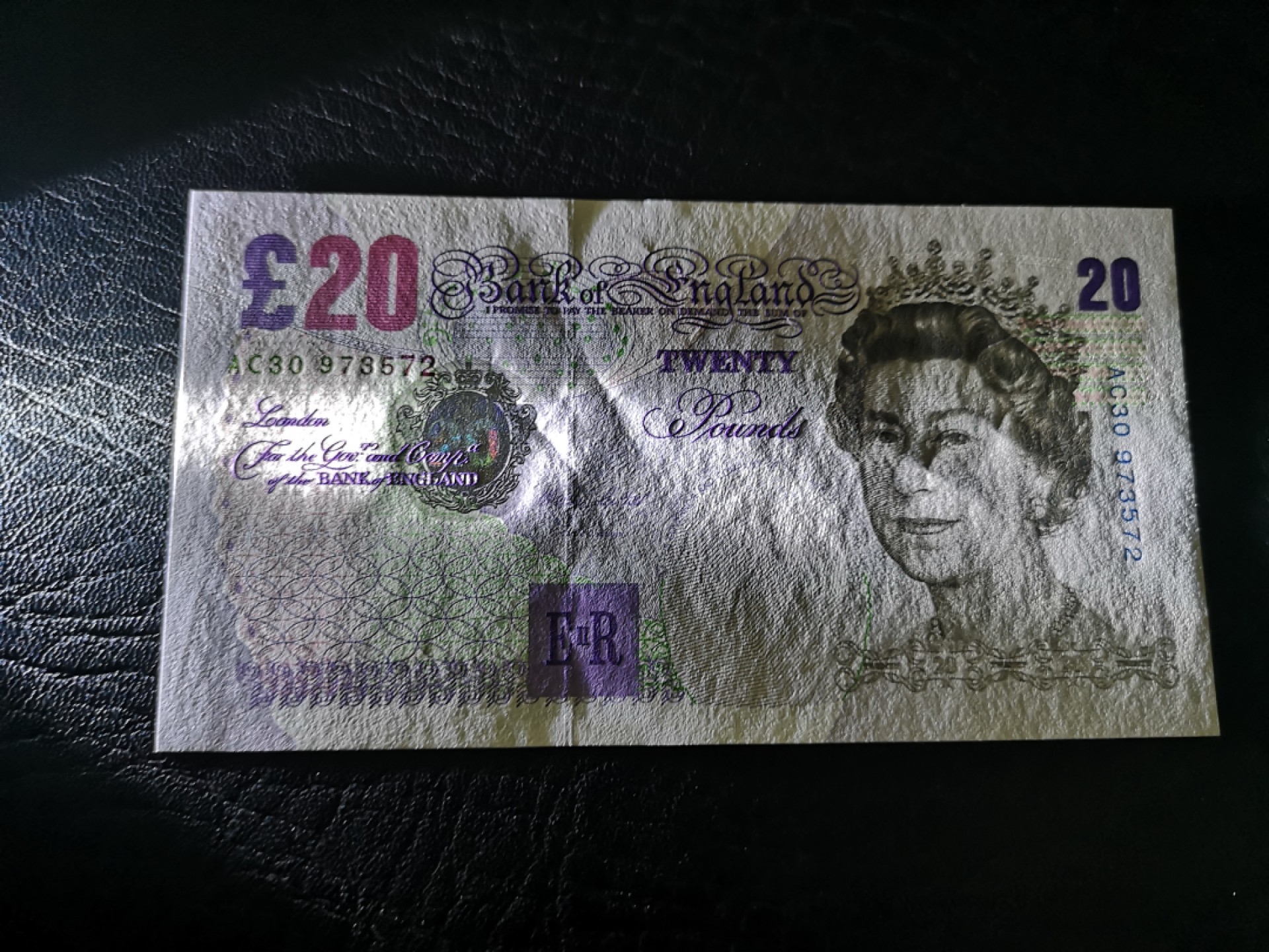 《外钞收藏家》第一百八十七期（本期71件） 英国E序列20镑 全新 有英镑常见轻微点钞痕