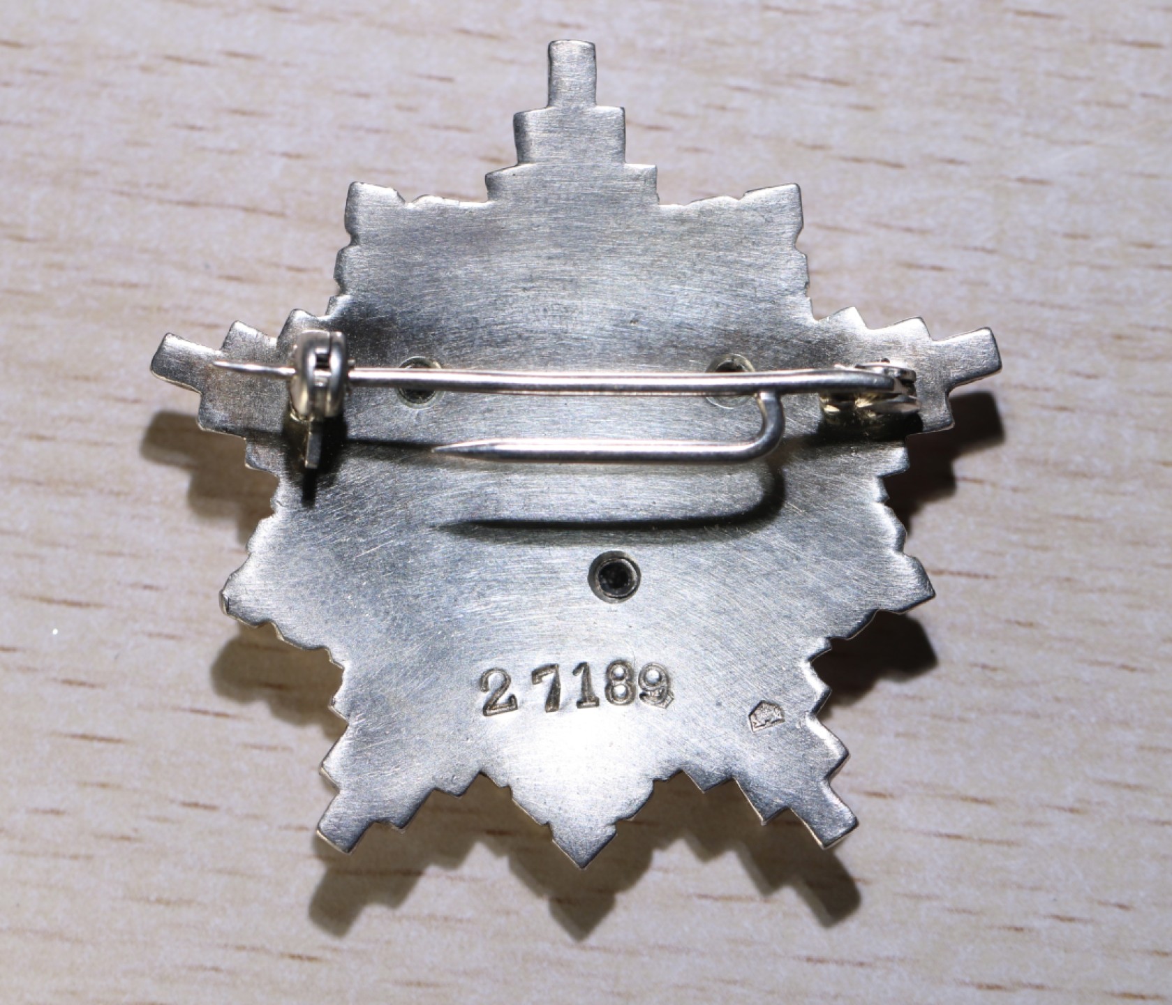 大猫徽章拍卖第196期 南斯拉夫2级团结与友谊勋章 游击队记忆勋章 两枚银质