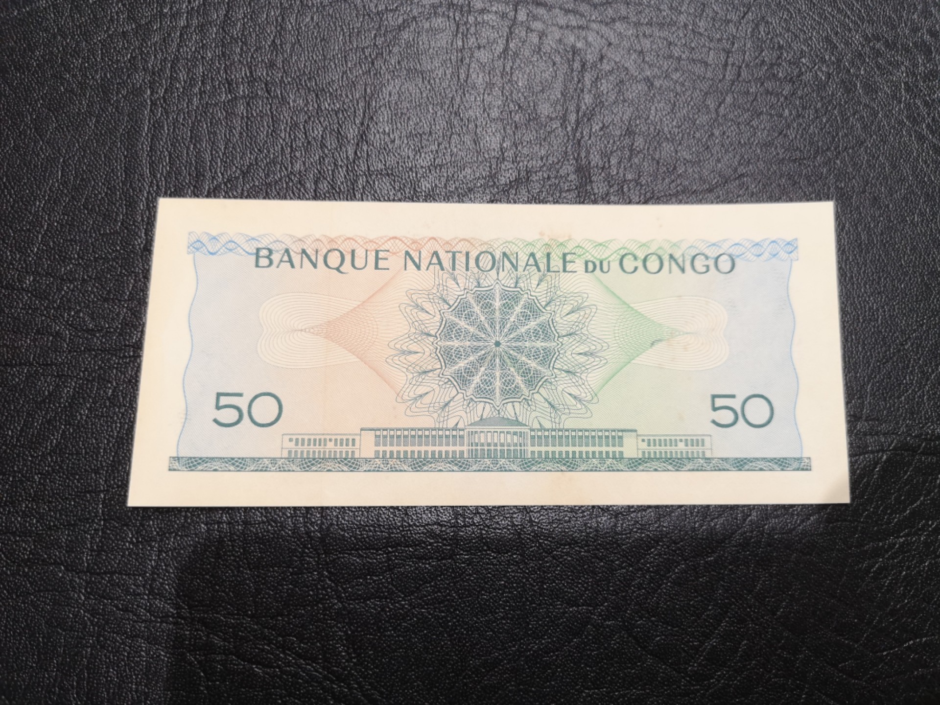 《外钞收藏家》第一百八十七期（本期71件） 1962年刚果50法郎 AU品相