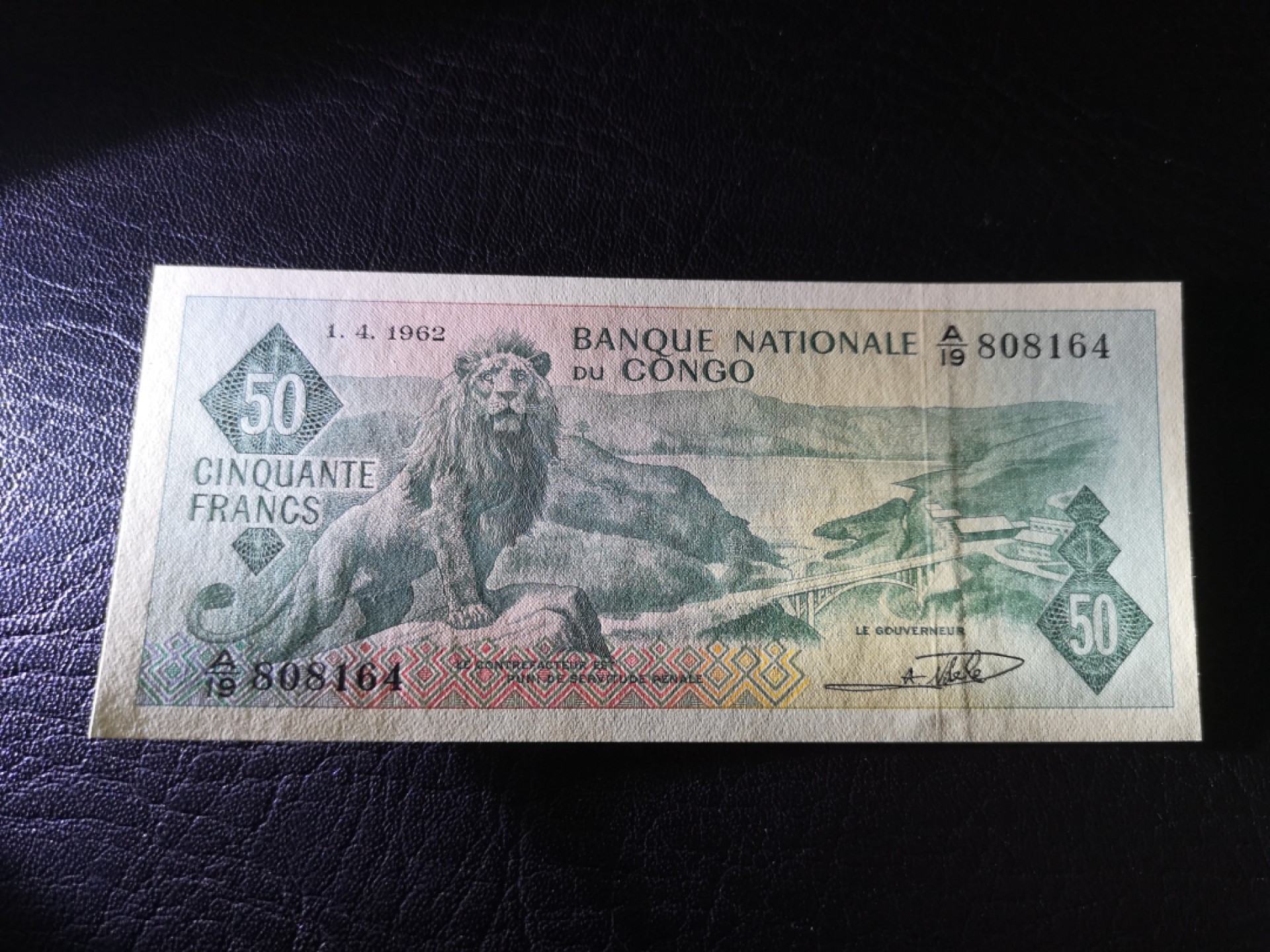 《外钞收藏家》第一百八十七期（本期71件） 1962年刚果50法郎 AU品相