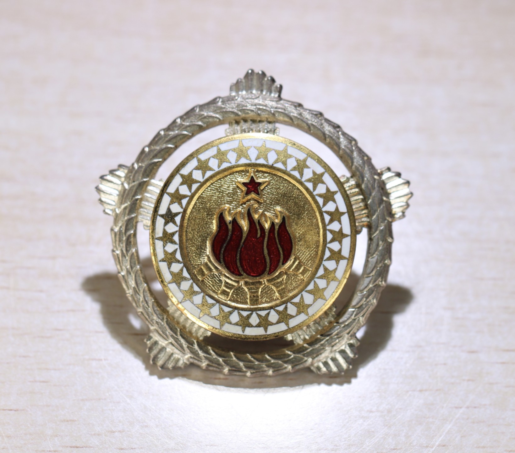 大猫徽章拍卖第196期 南斯拉夫2级团结与友谊勋章 游击队记忆勋章 两枚银质