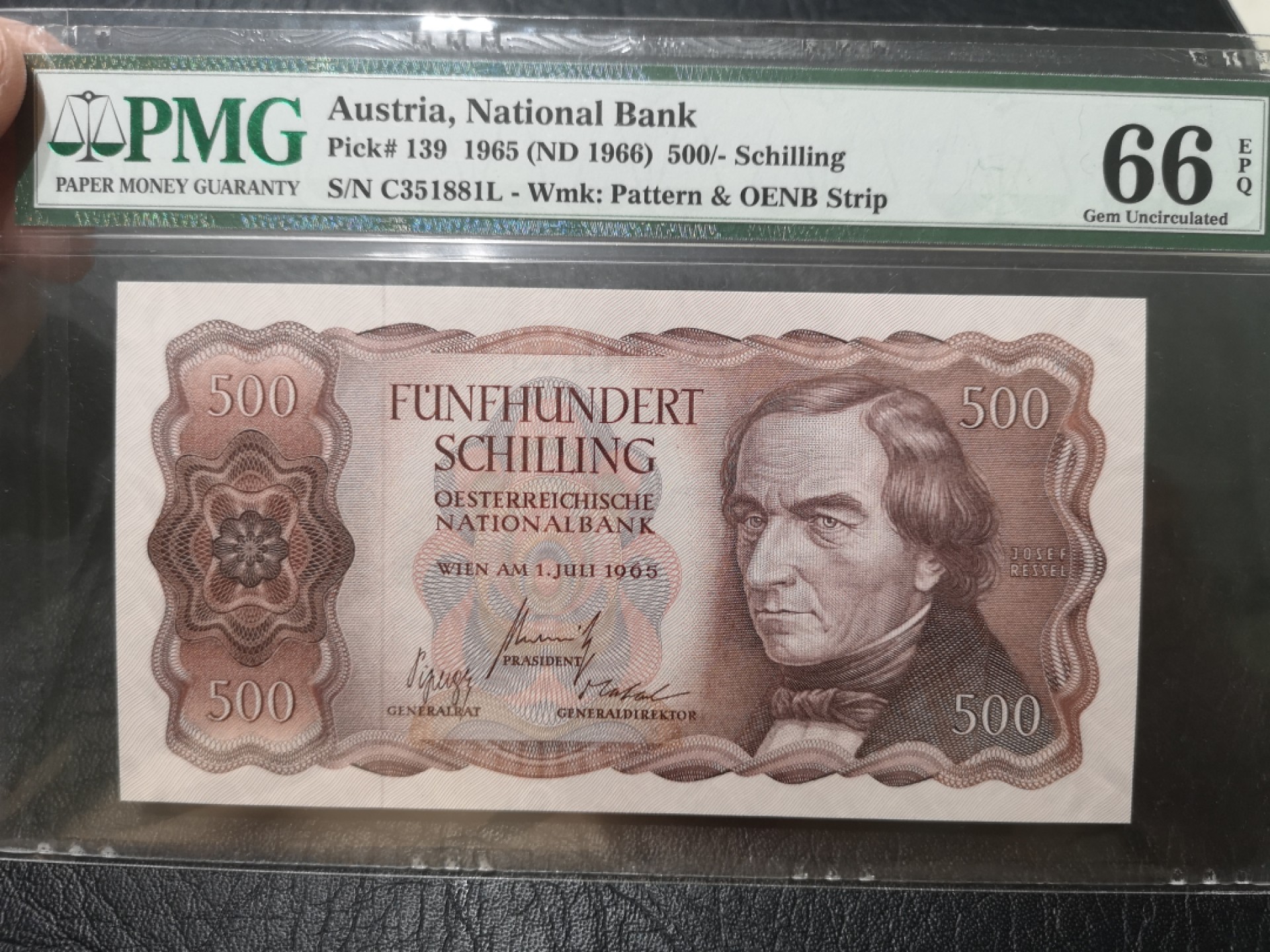 《外钞收藏家》第一百八十七期（本期71件） 1965年奥地利500先令 PMG66 无47