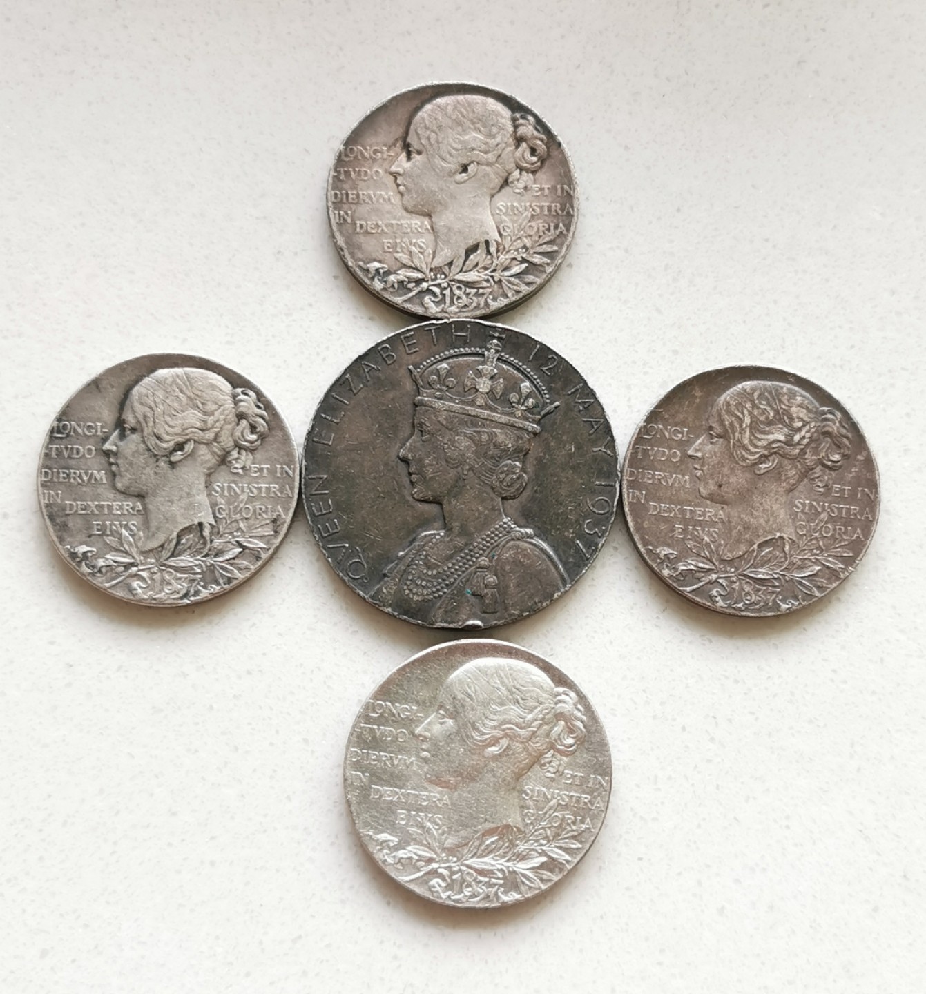 凡希社世界钱币微拍第二百零四期 维多利亚与乔六加冕银章五枚美品