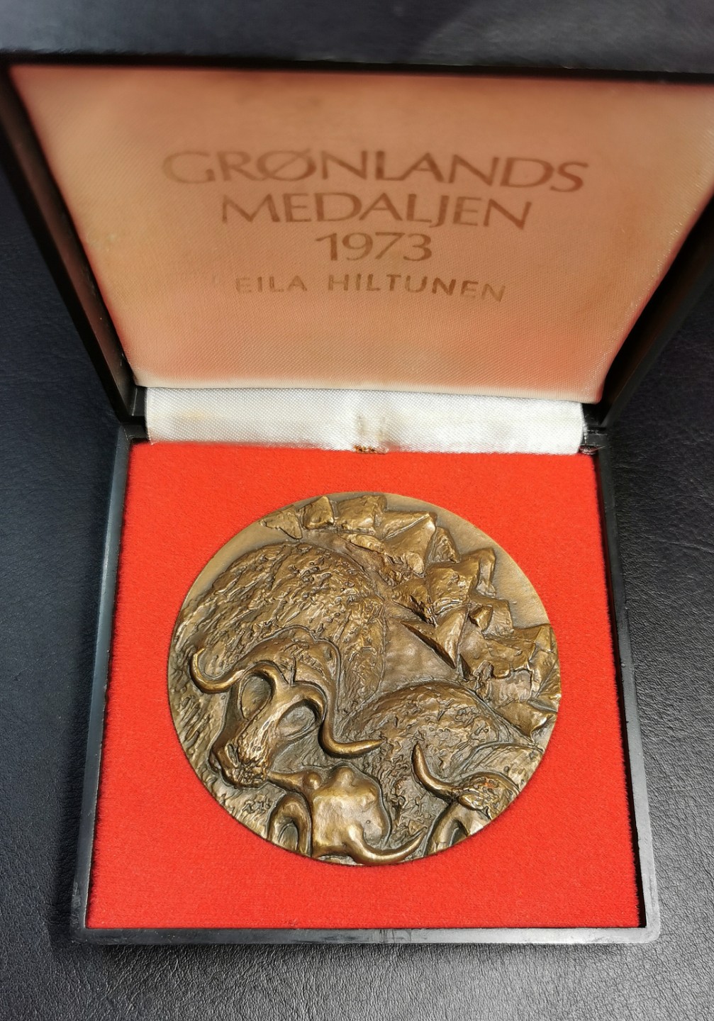 凡希社世界钱币微拍第二百零四期 1973格陵兰人与自然艺术章 高浮雕精美！