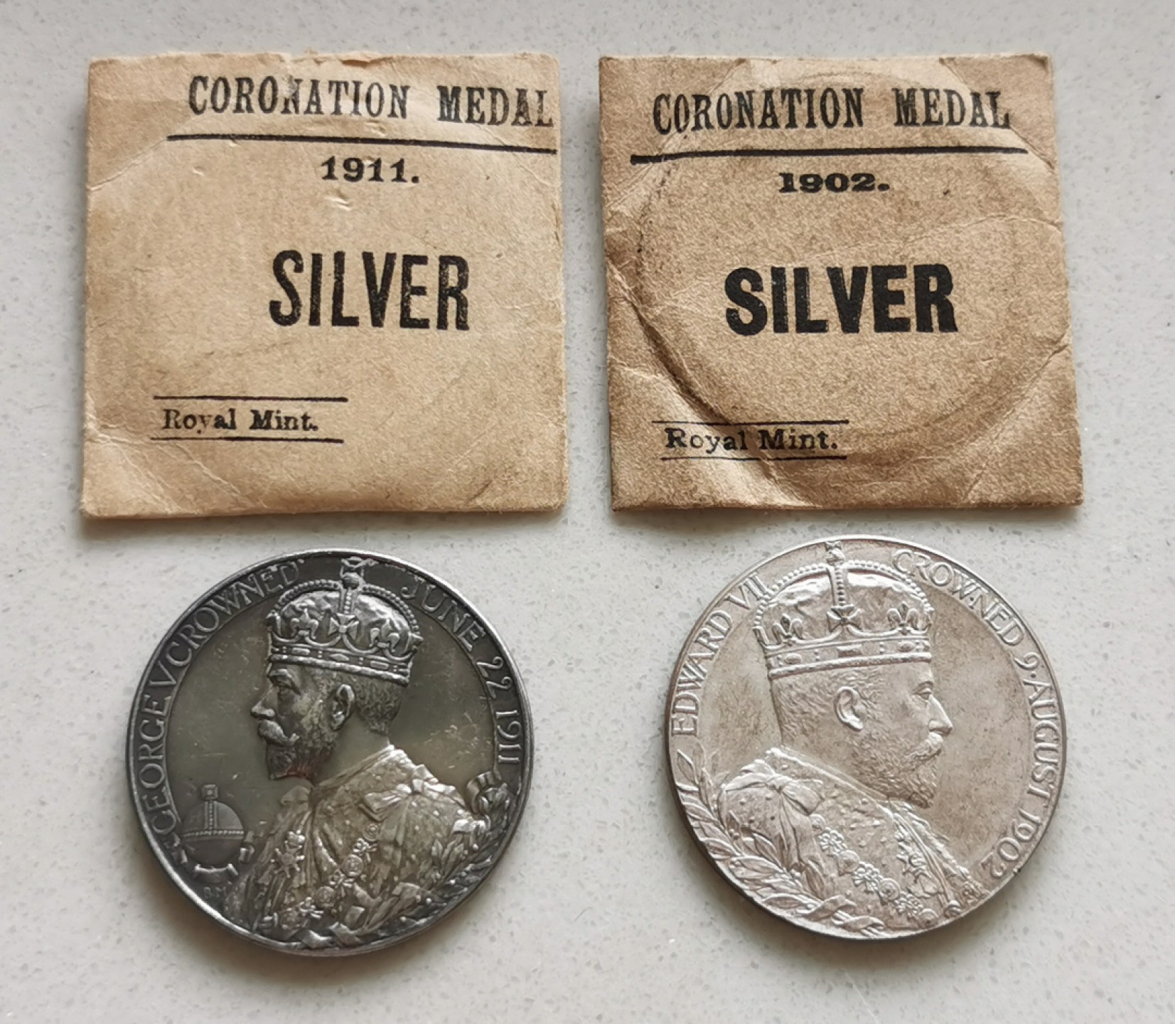 凡希社世界钱币微拍第二百零四期 1902/11爱七乔五加冕银章一对UNC附原厂纸袋 30mm