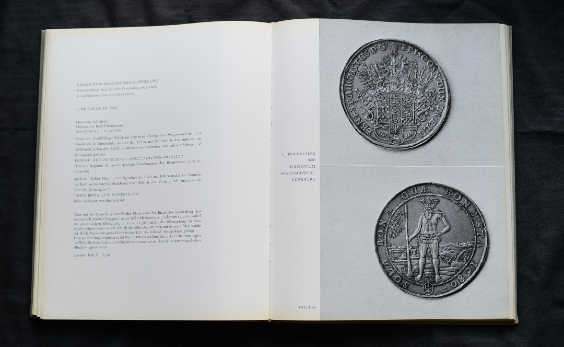 凡希社世界钱币微拍第二百零四期 荐！【从三十年战争到泰勒的终结】1486-1621&1622-1871泰勒图录两册套装，来自德意志联邦银行的钱币收藏 大16开布面精装 八五品