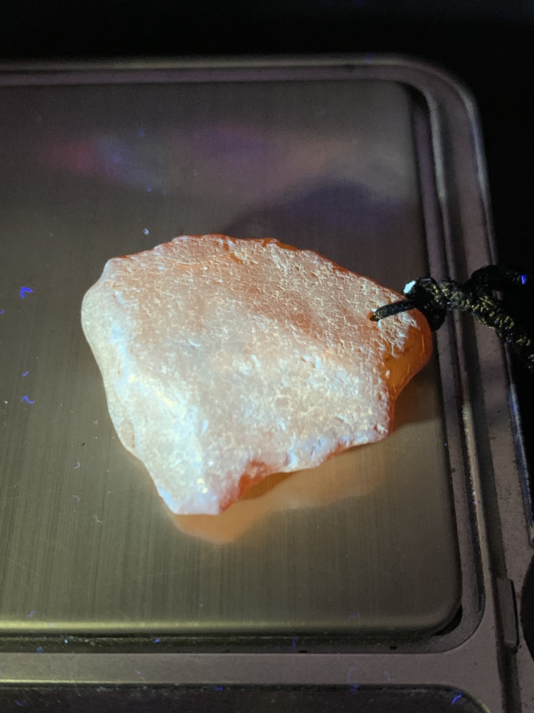 精美天然蜜蜡原石吊坠一个！