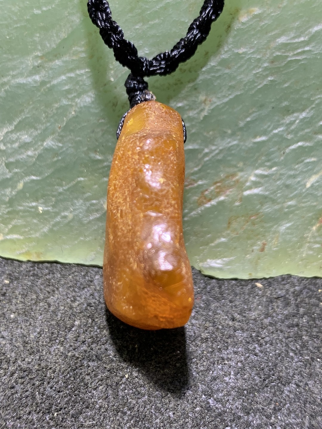 精美天然蜜蜡原石吊坠一个！