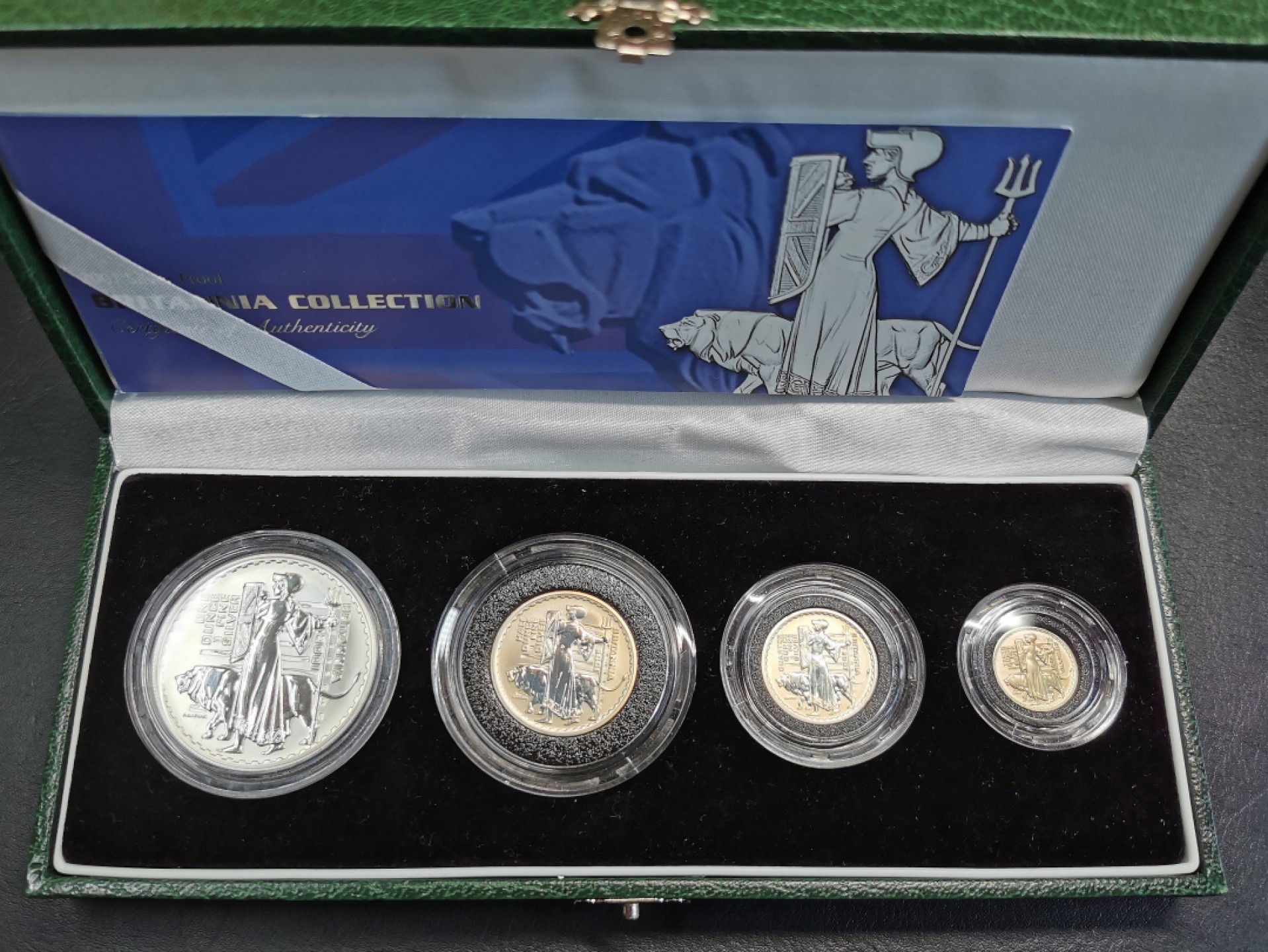 凡希社世界钱币微拍第二百零四期 2001英国不列颠尼亚与狮子2镑-20便士全银套装盒证全品！